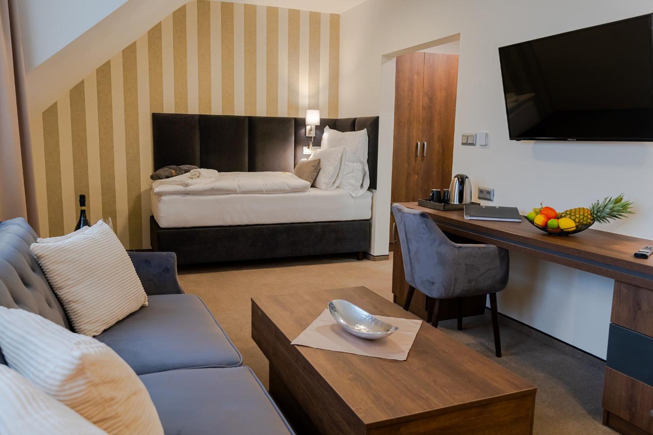 Triple Room with Private Bathroom - Photo 5