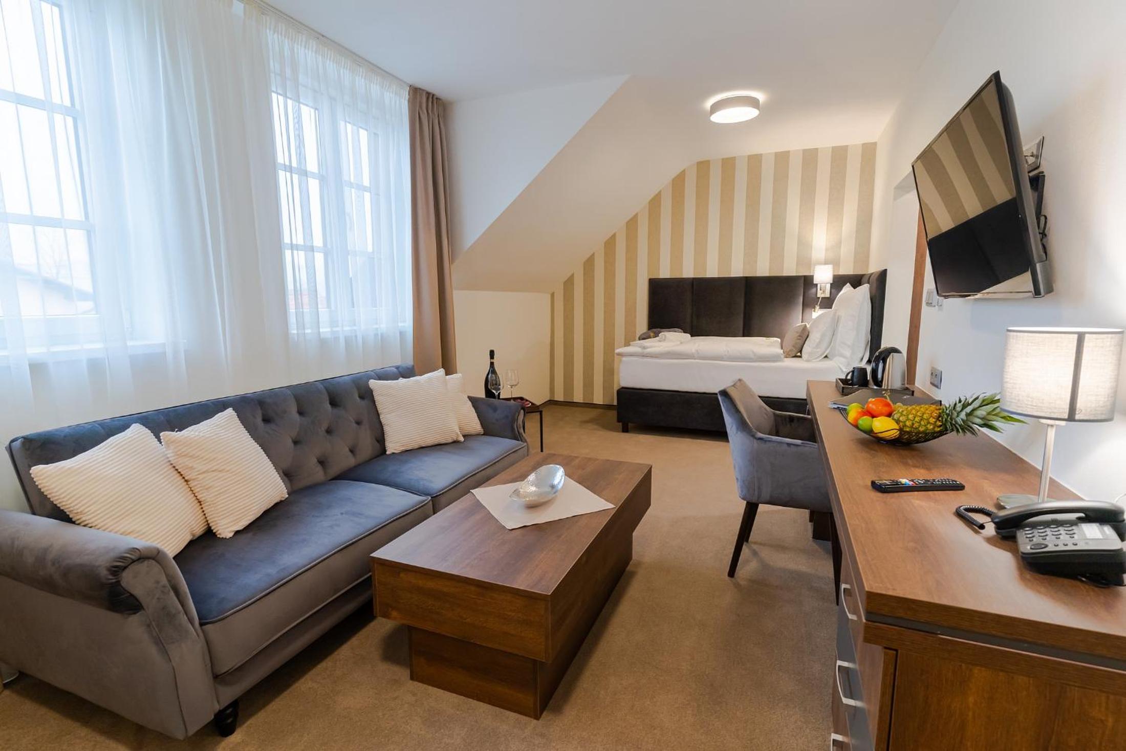 Triple Room with Private Bathroom - Photo 6