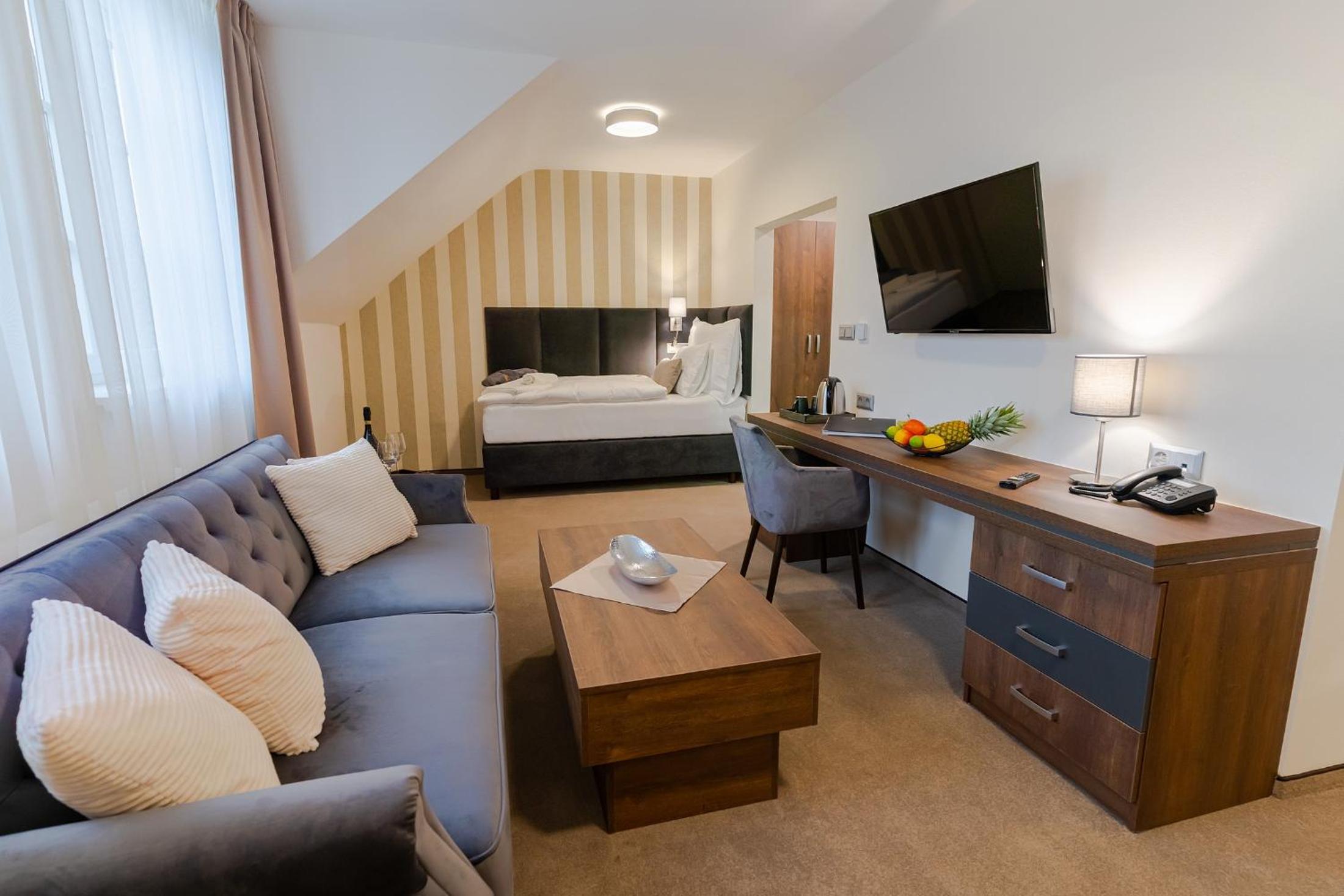 Triple Room with Private Bathroom - Photo 3