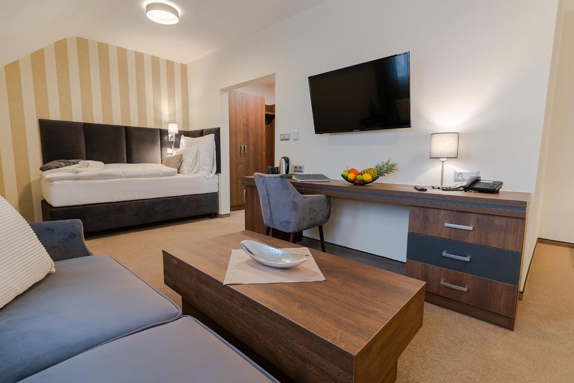 Triple Room with Private Bathroom - Photo 7