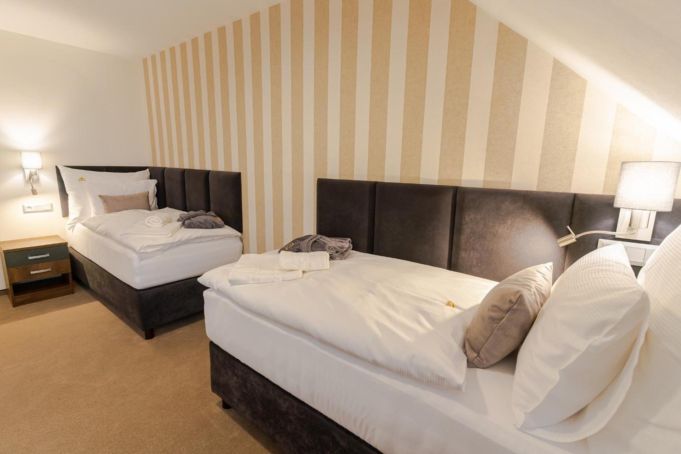 Triple Room with Private Bathroom - Photo 1