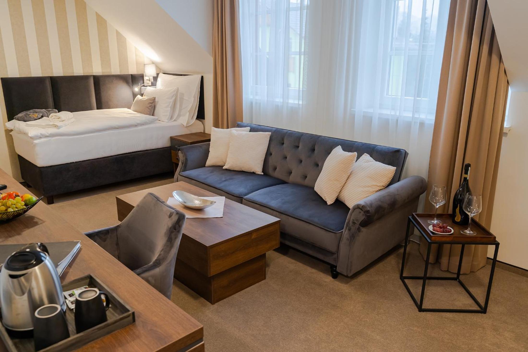 Triple Room with Private Bathroom - Photo 13