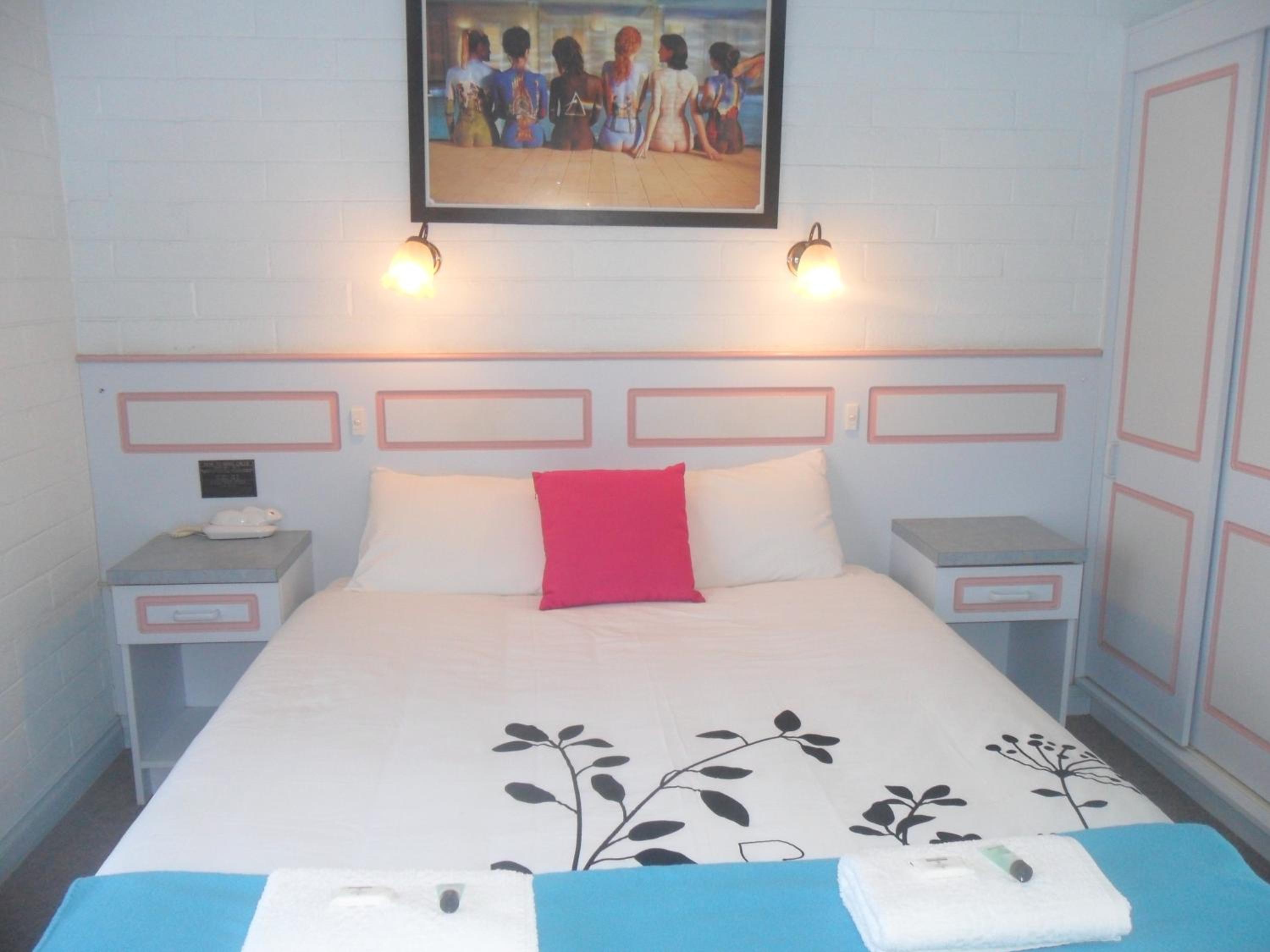Queen Room photo 1