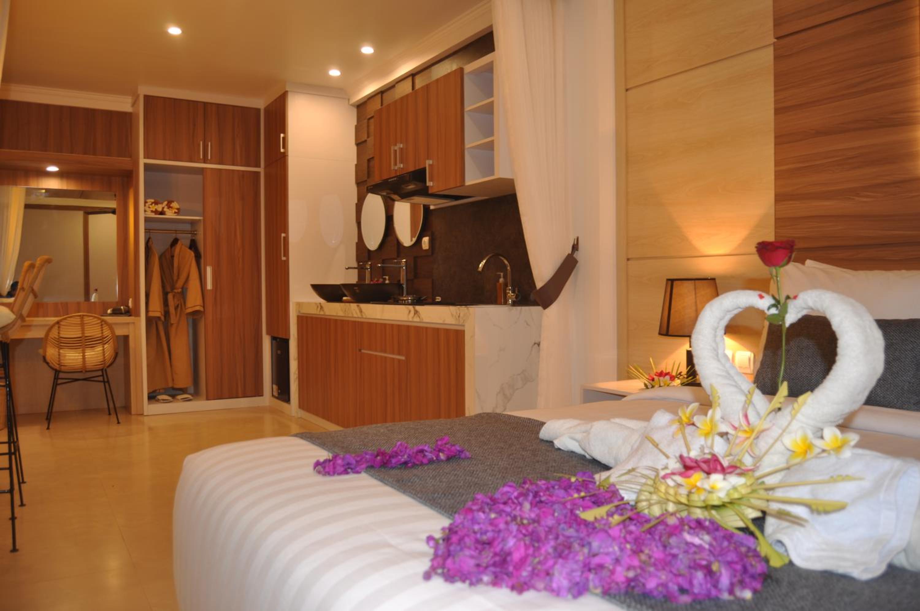 One-Bedroom Suite - Photo 1