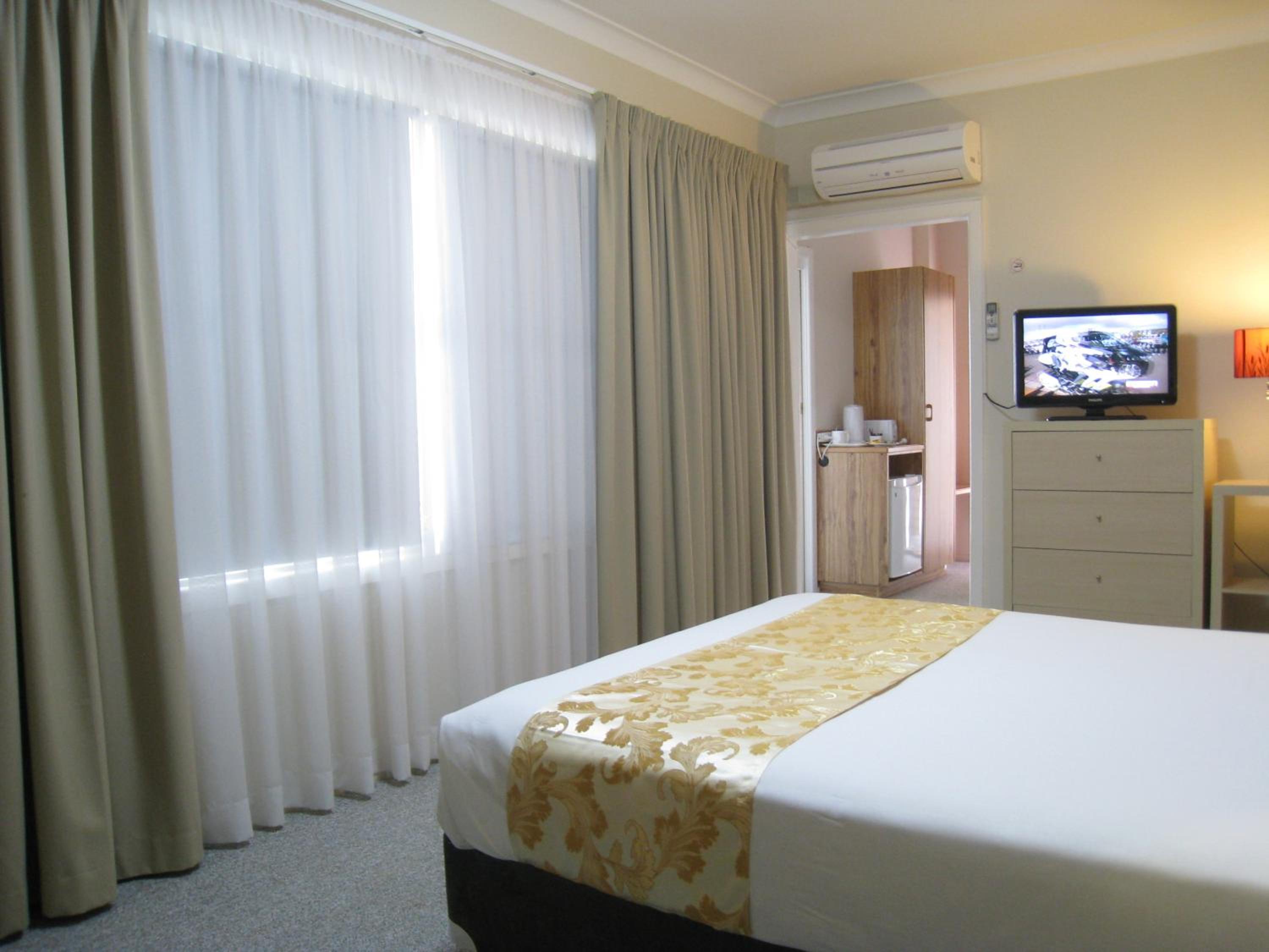 Deluxe King Room photo 2