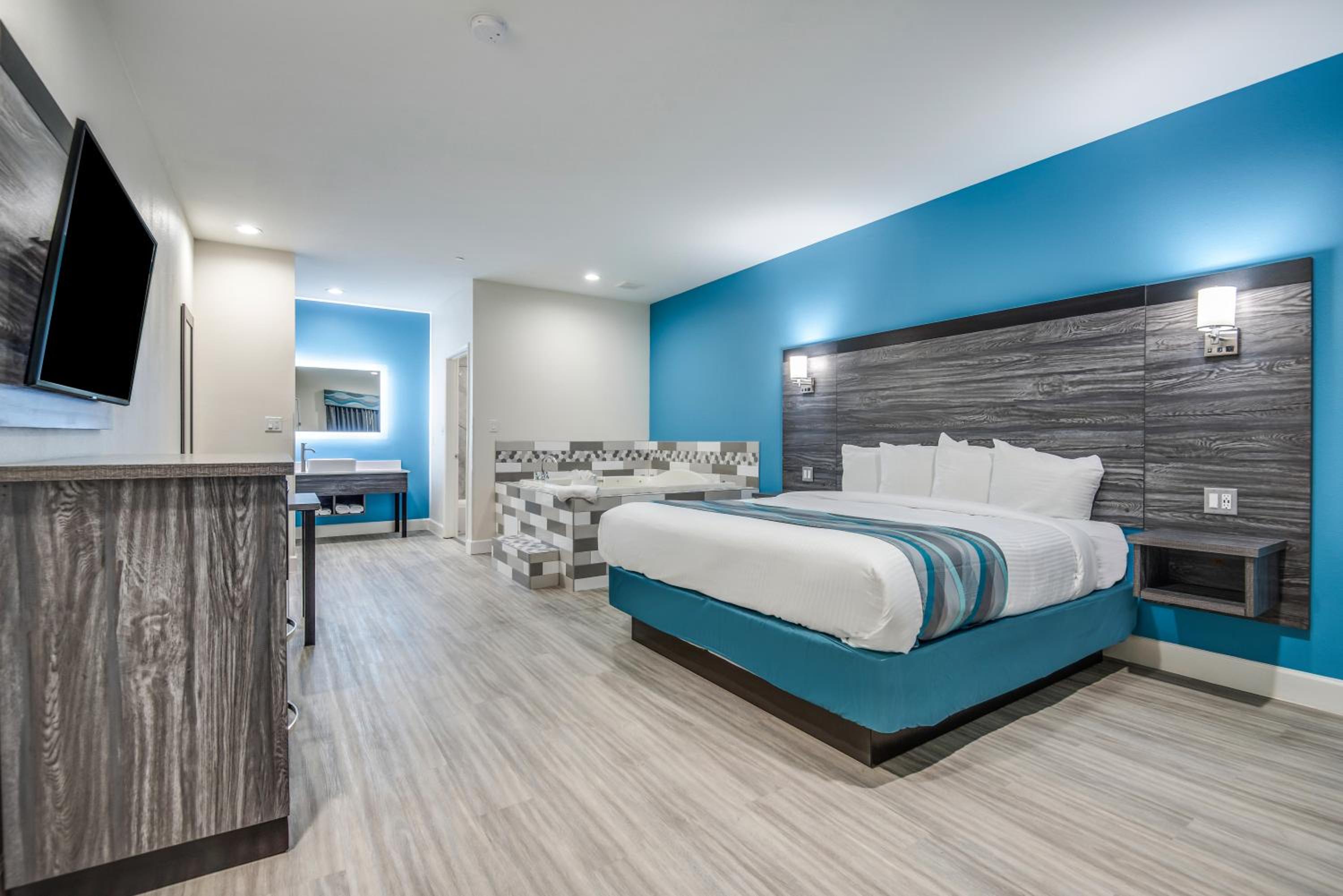 1 King Bed Jetted Tub Suite Smoking
