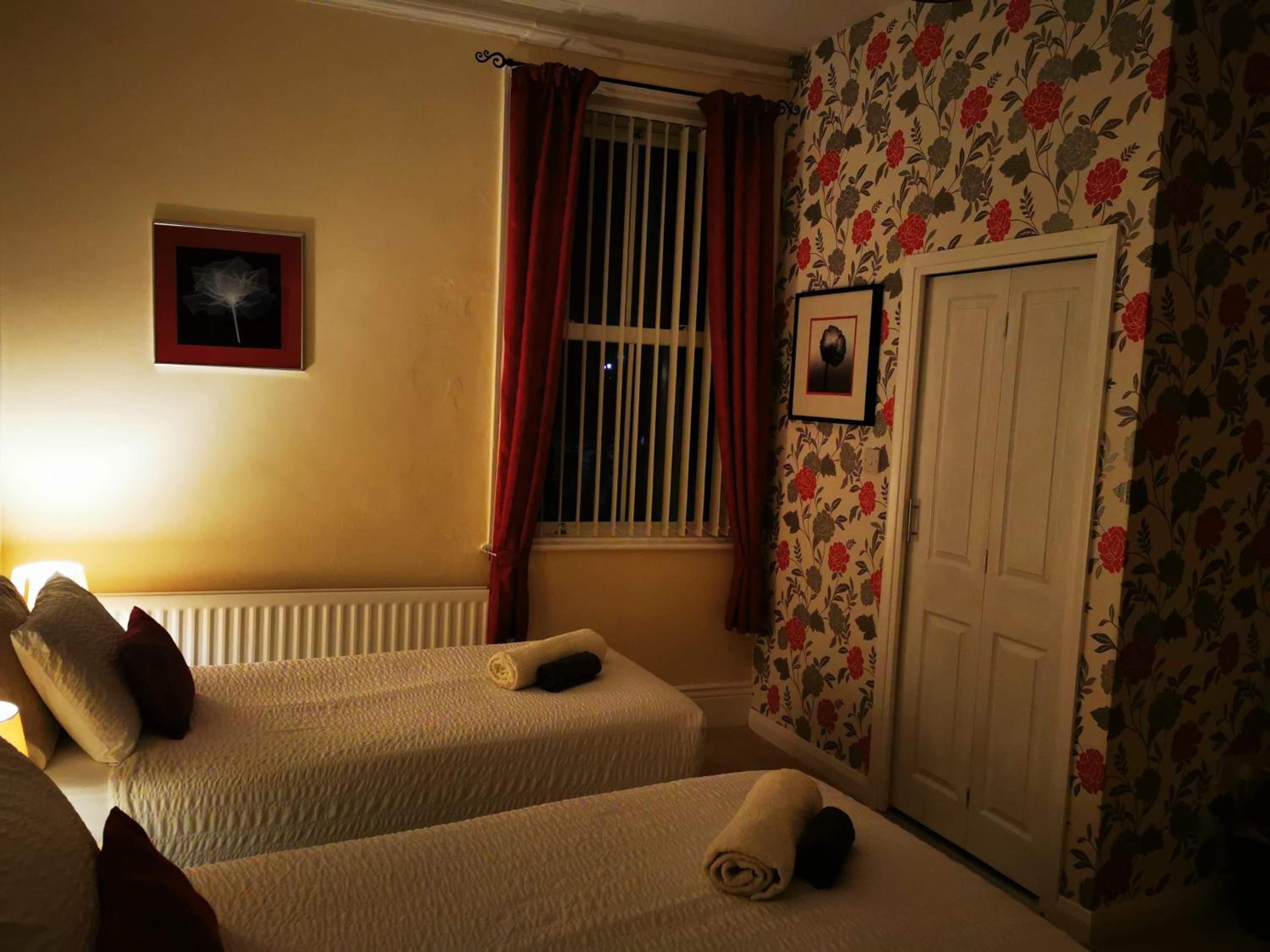 Deluxe Twin Room with Sea View - Photo 5