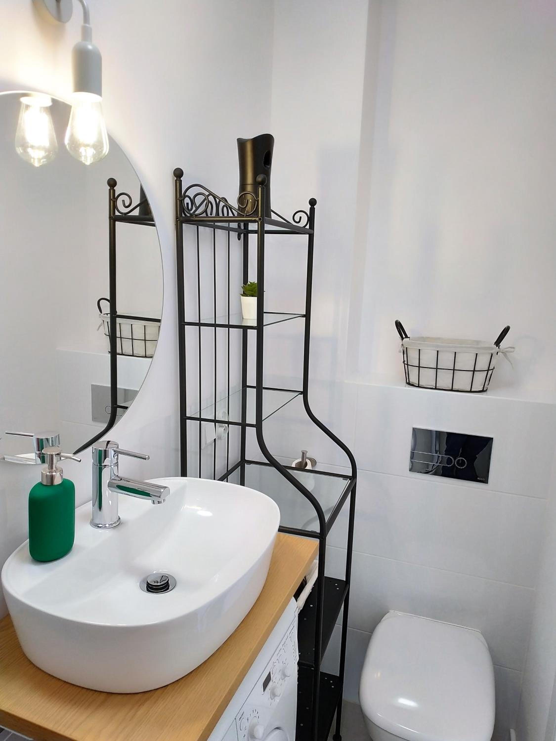 Apartment with Shower - Photo 11