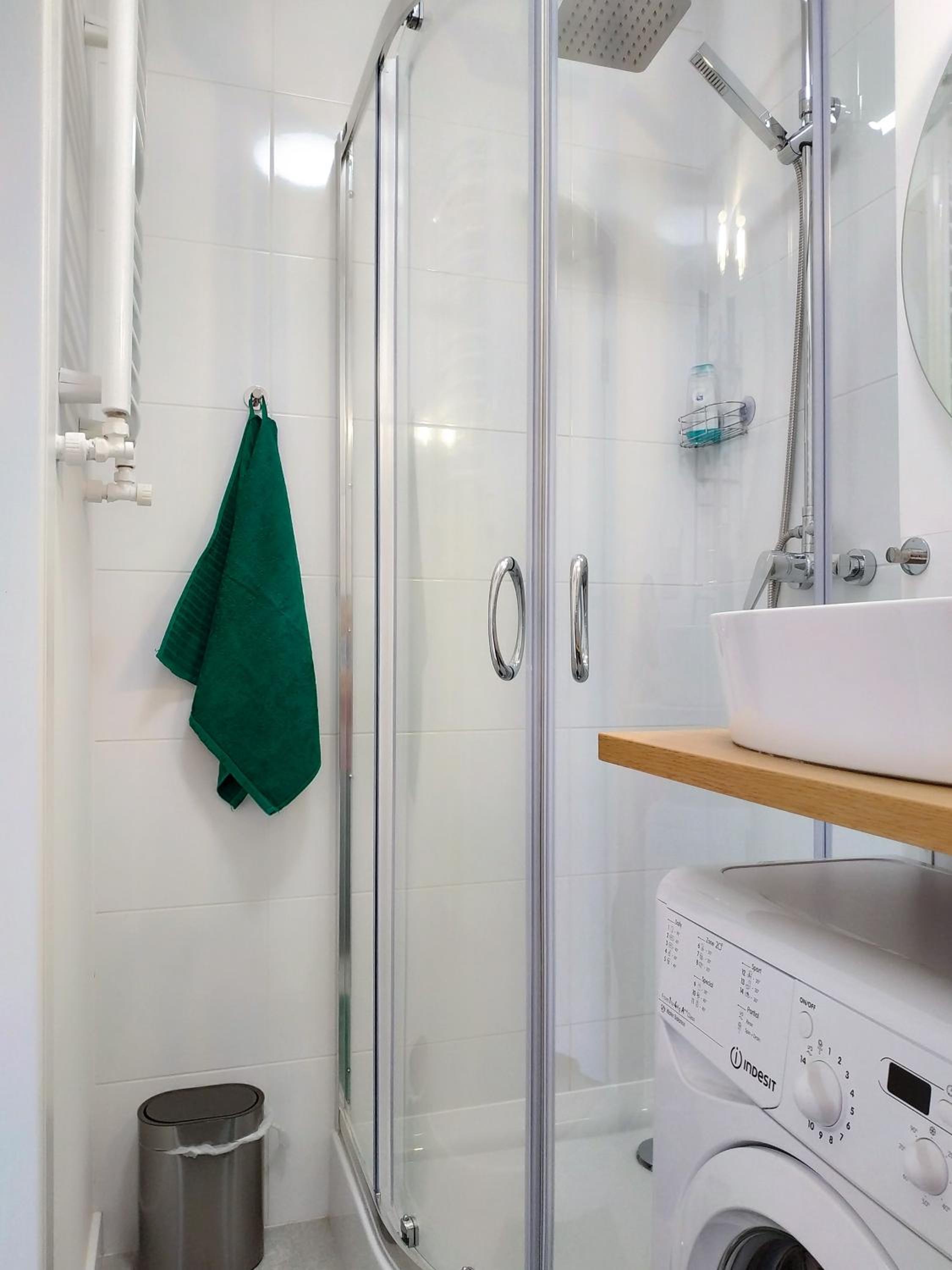 Apartment with Shower - Photo 12