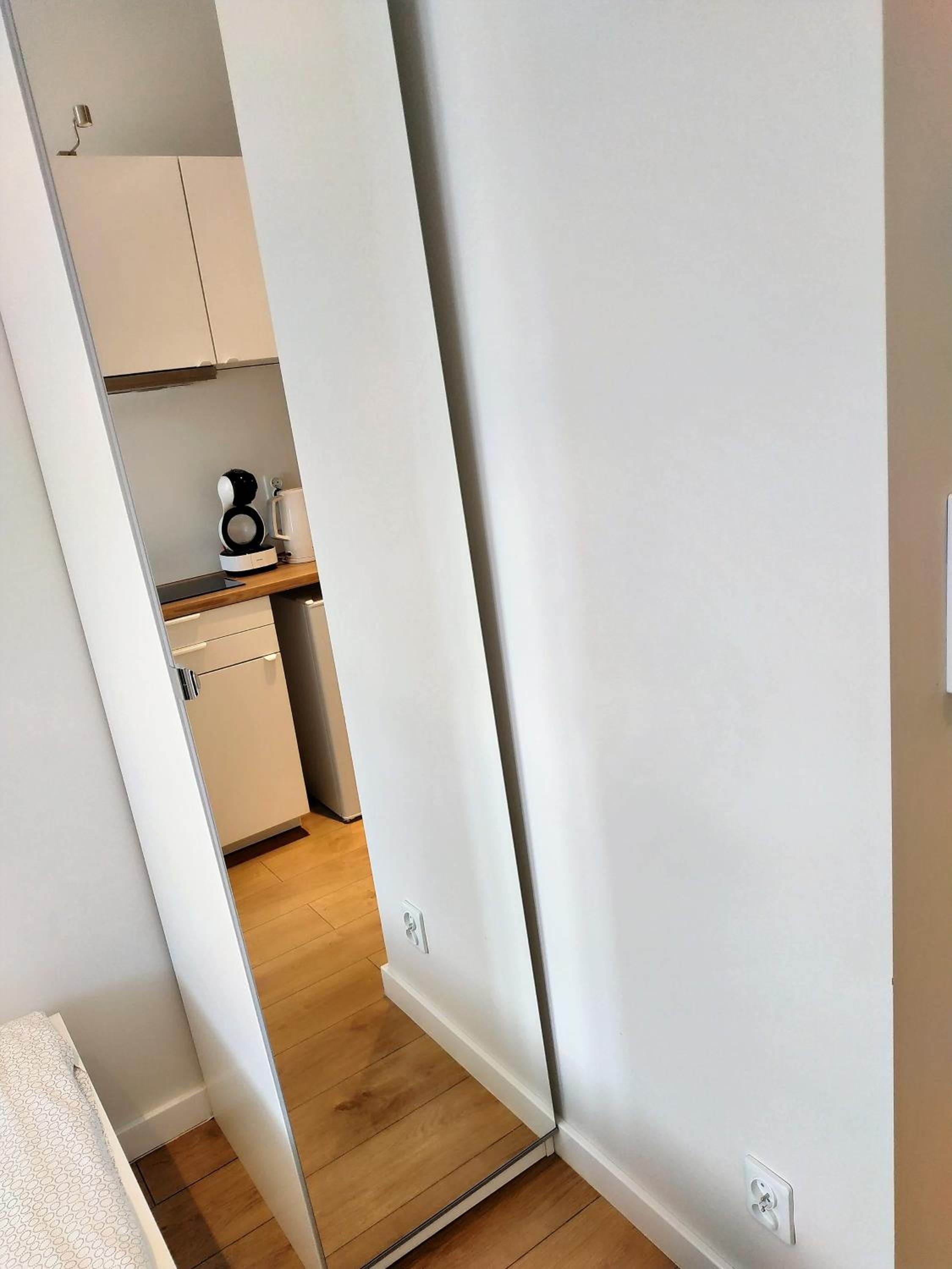 Apartment with Shower - Photo 5