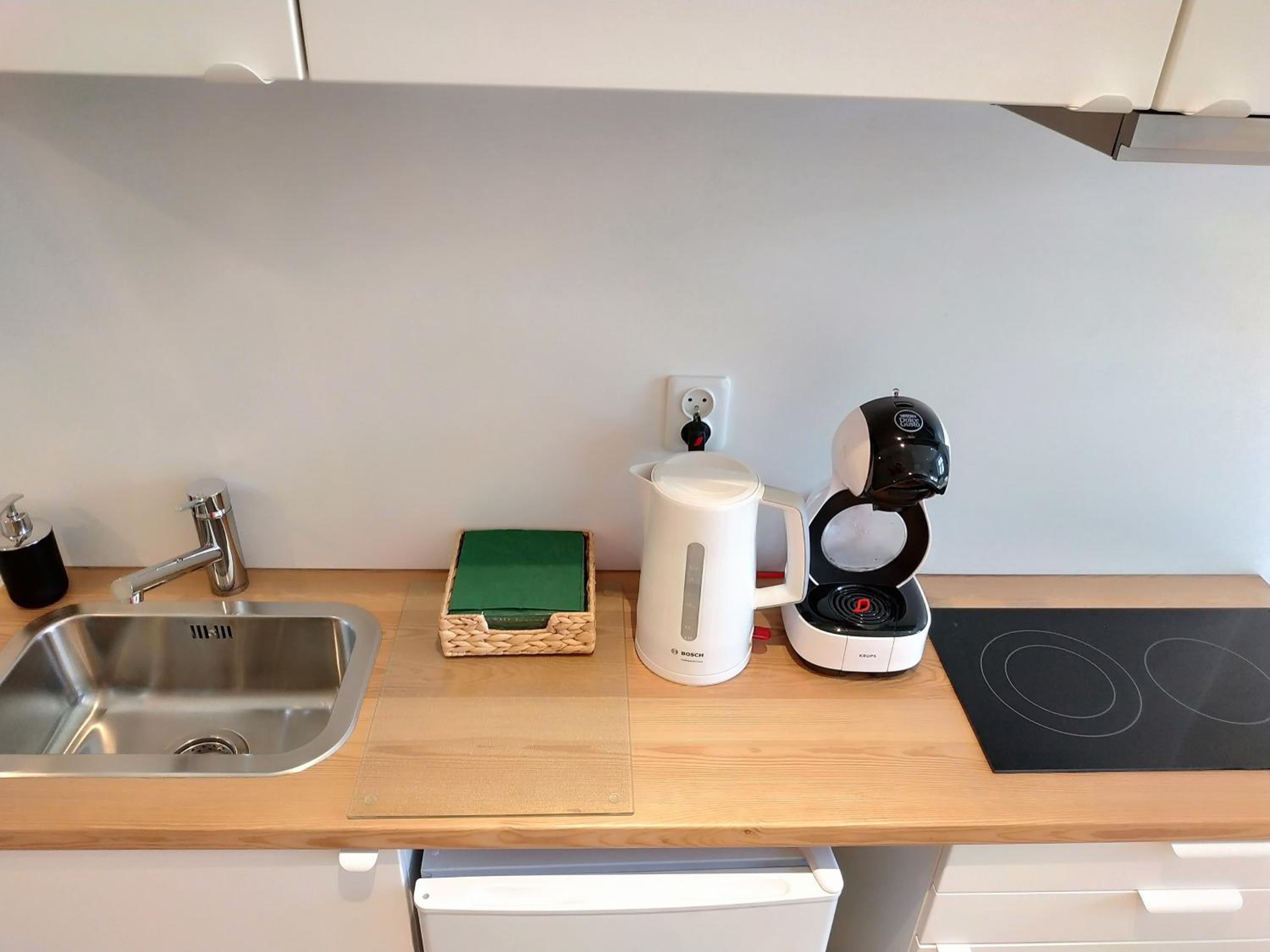 Apartment with Shower - Photo 9