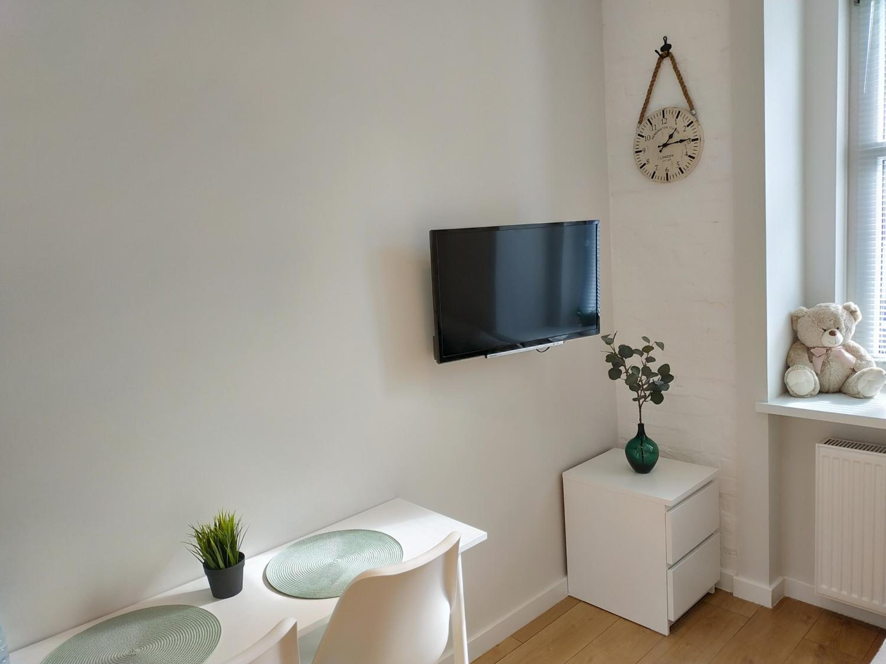 Apartment with Shower - Photo 6
