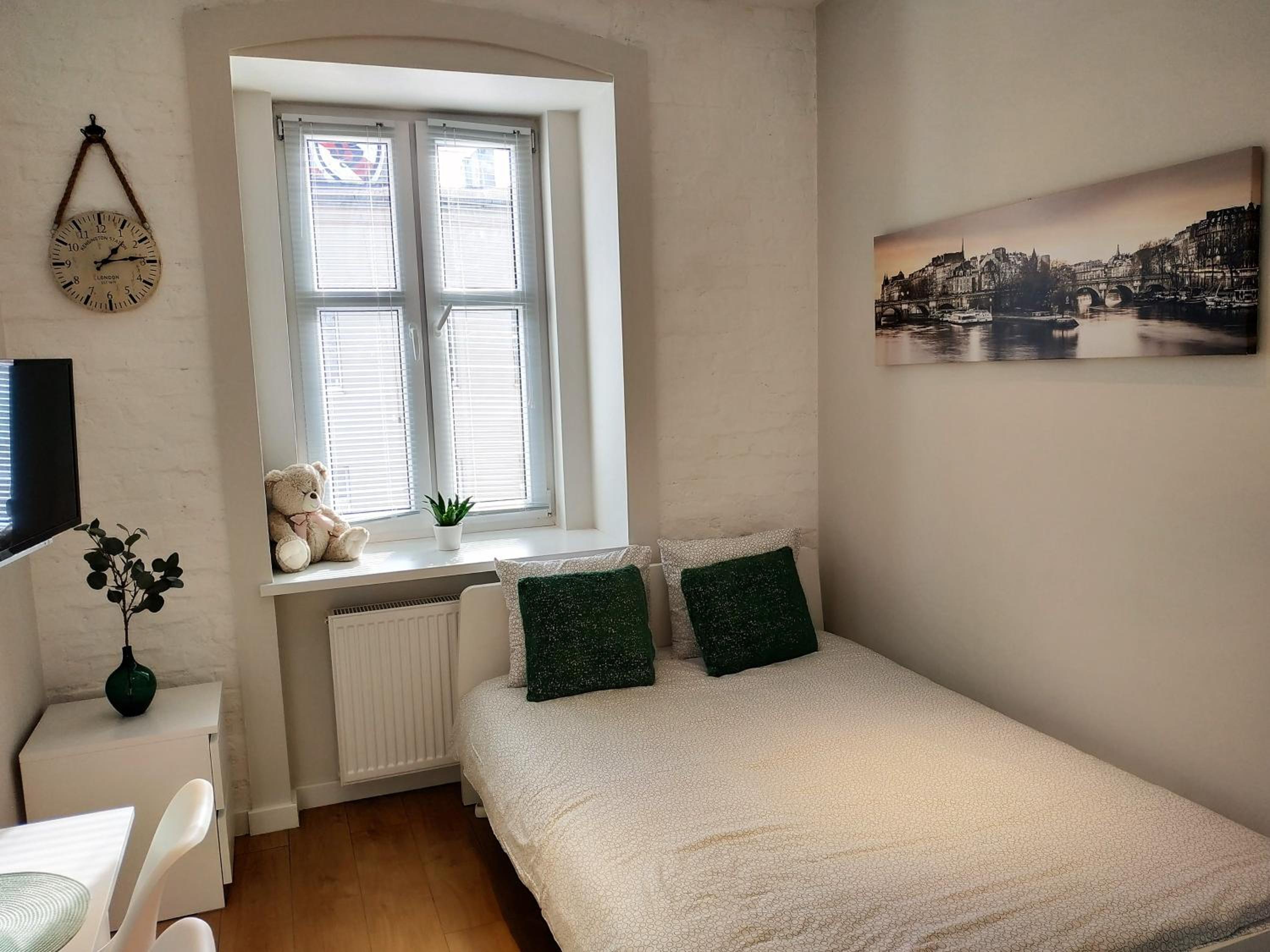 Apartment with Shower - Photo 3
