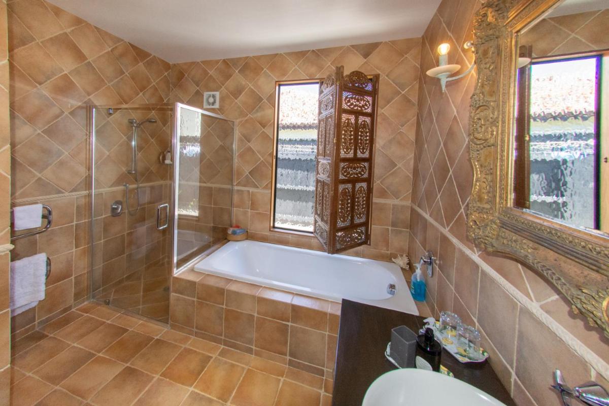 Deluxe King Room photo 3