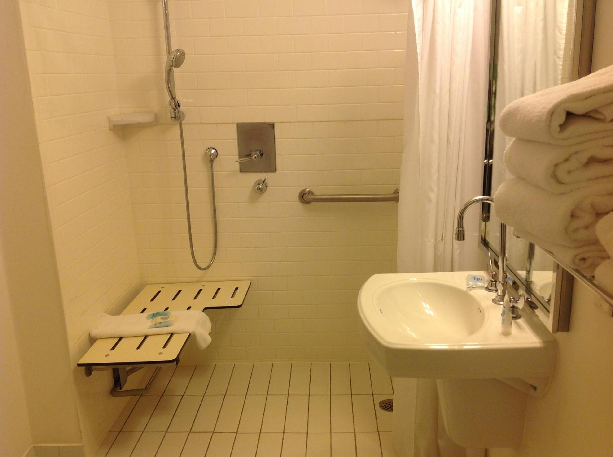 King Room - Disability Access - Photo 7