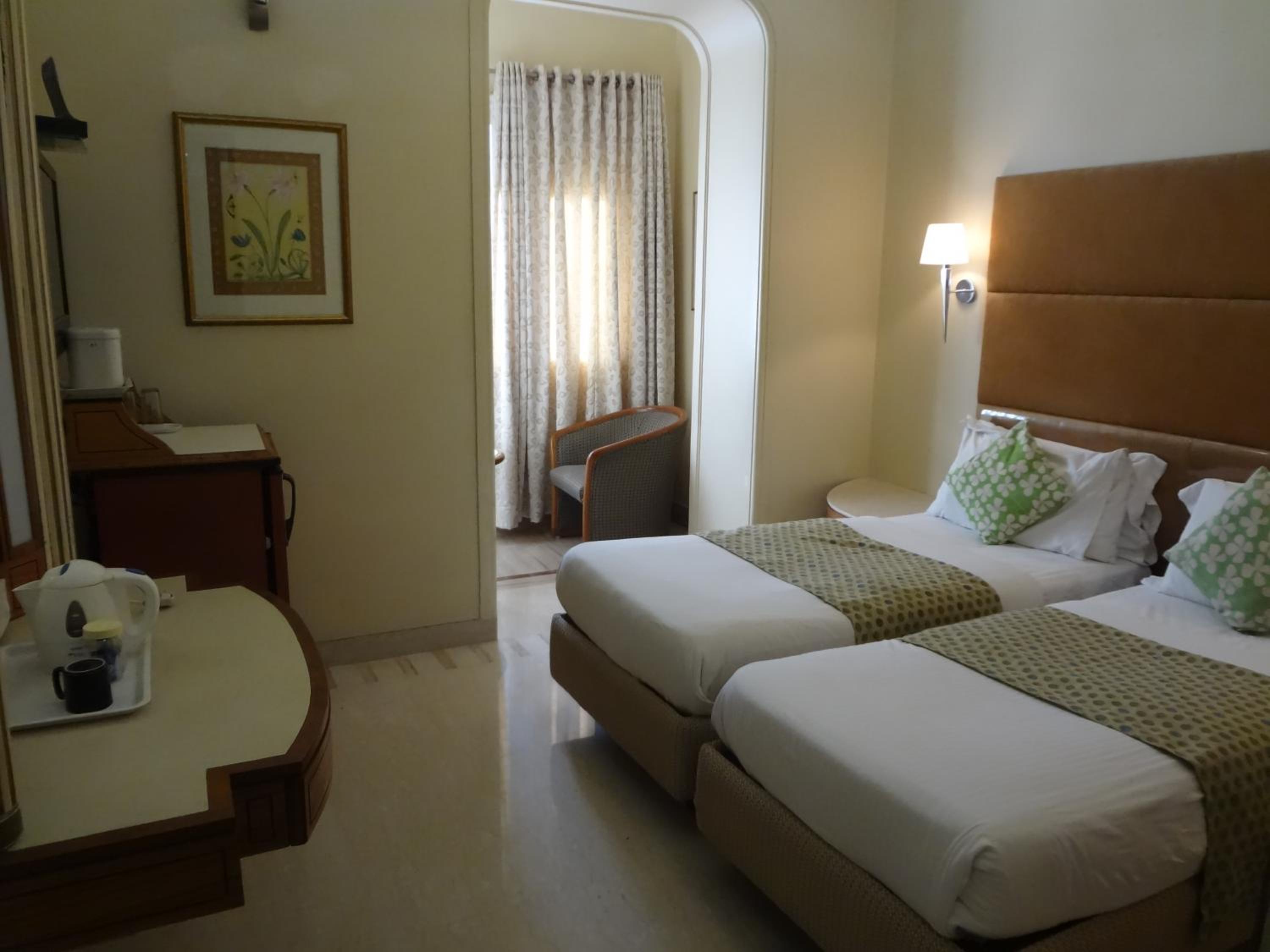 Deluxe King Room - Photo 6