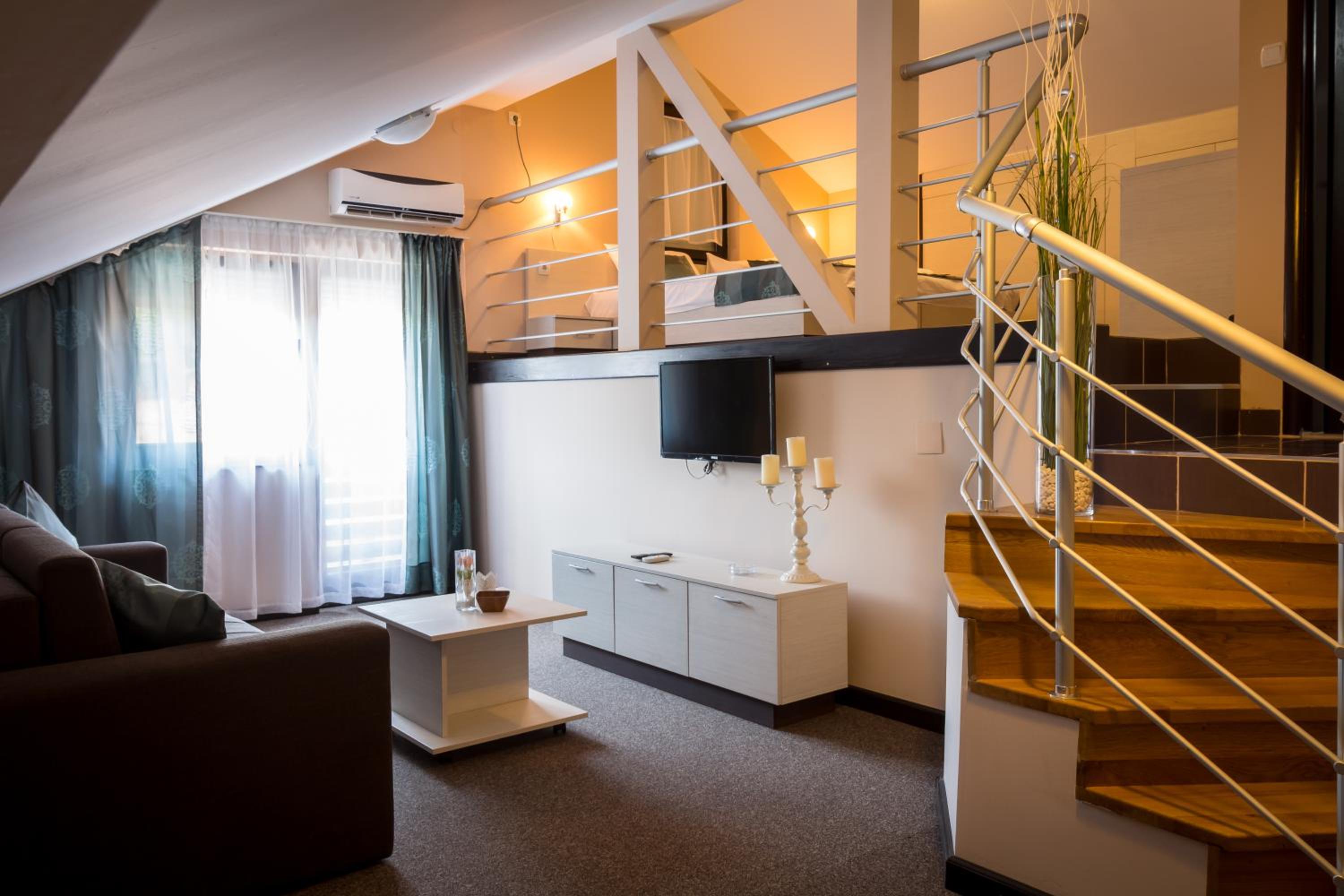 Penthouse Apartment - Photo 2