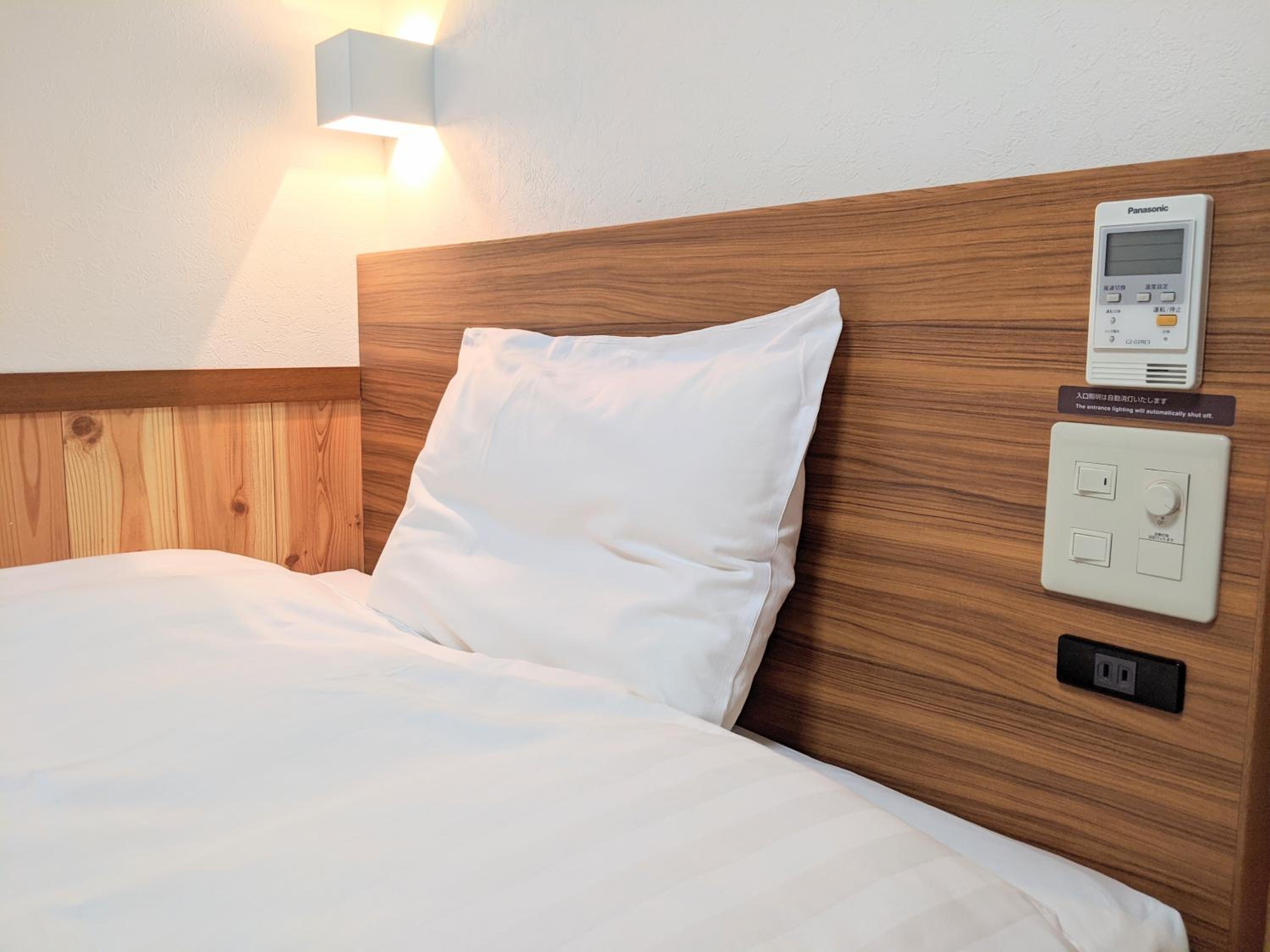 Double Room - Non-Smoking  - Photo 13