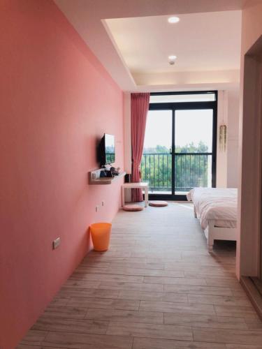 Queen Room with Balcony photo 3