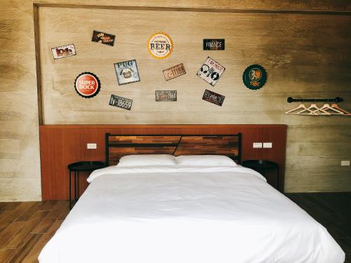 Queen Room with Balcony photo 1