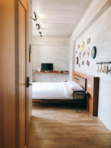 Queen Room with Balcony photo 2