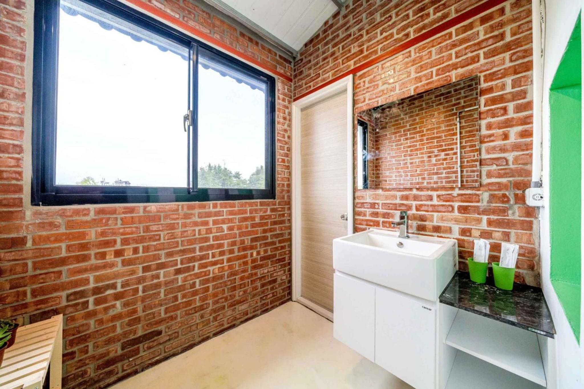 Three-Bedroom House photo 3