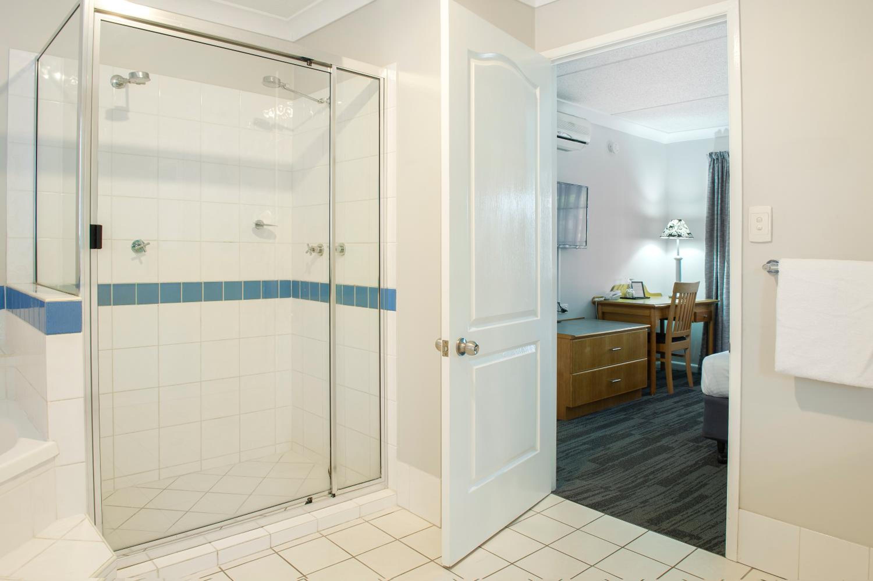 One-Bedroom Apartment with Spa Bath photo 2