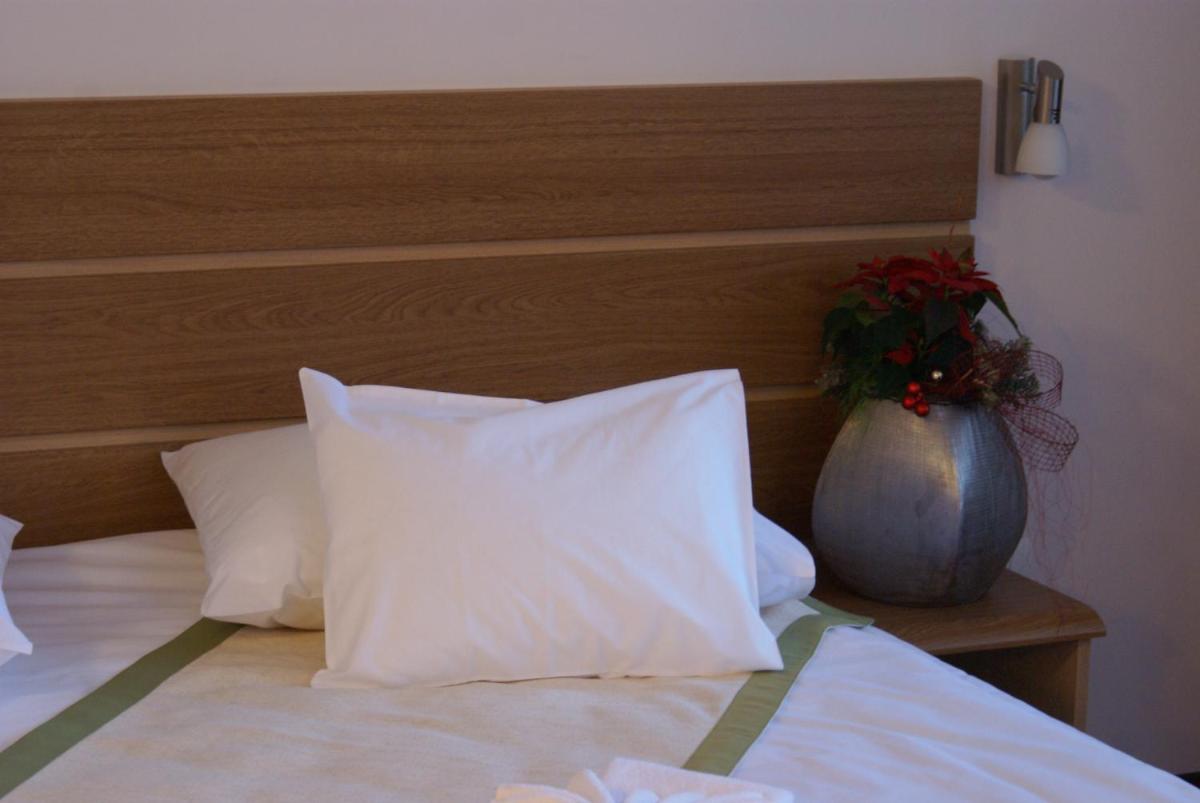 Standard Twin Room - Photo 1