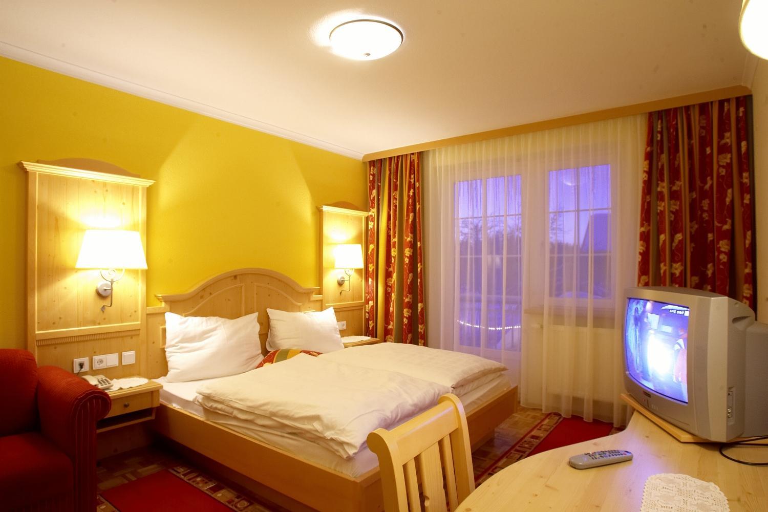 Double Room with Balcony - Photo 6