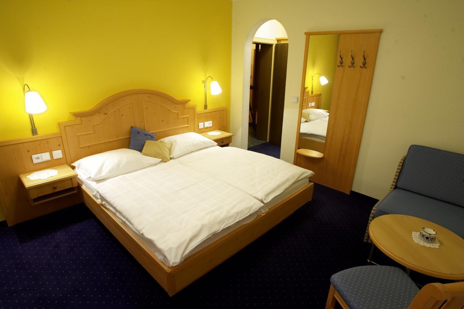 Double Room with Balcony - Photo 7