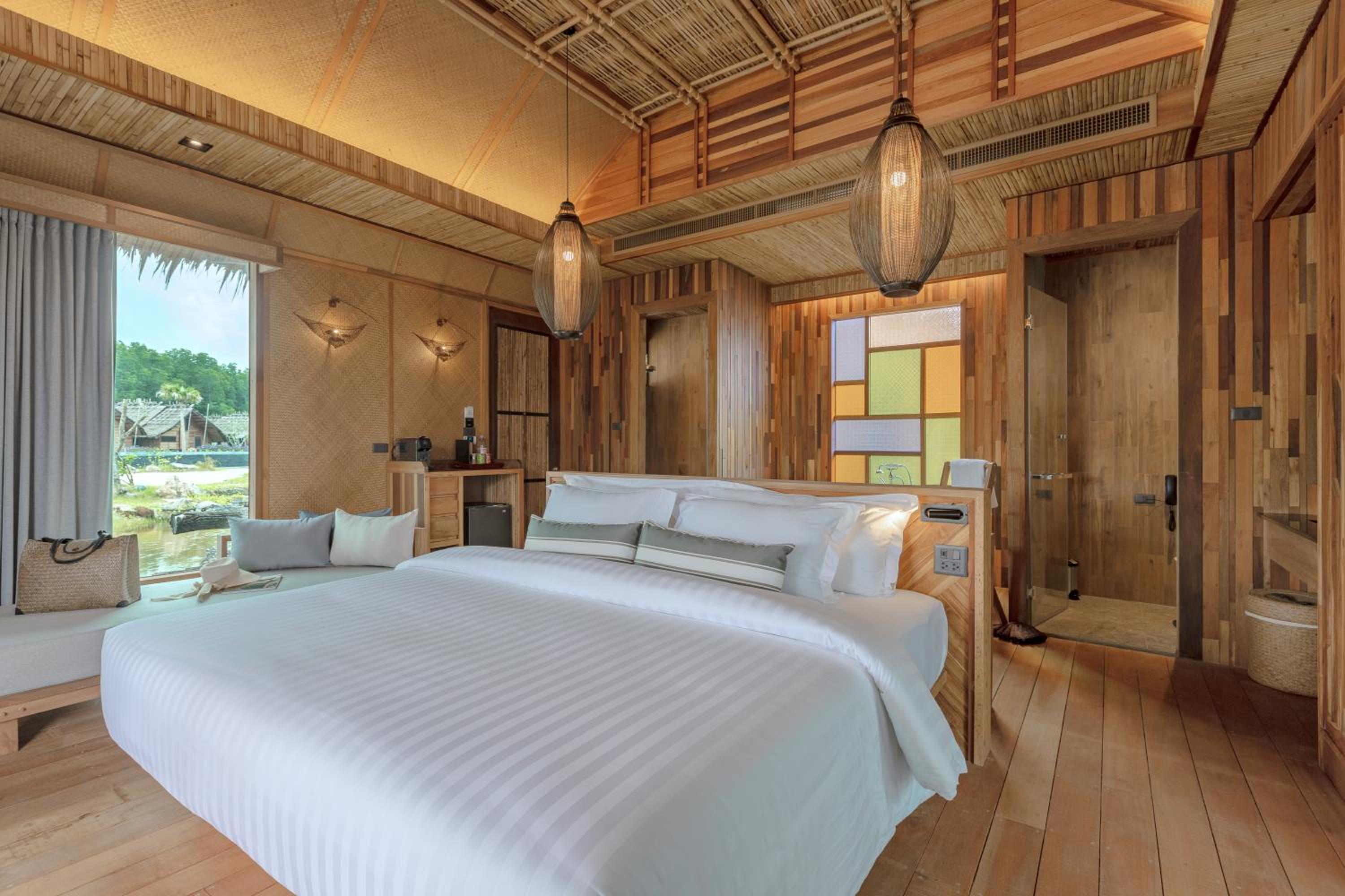 Premium Water Villa- Free Schedule Shuttle to Ao Nang Beach/ Railay Beach - Photo 1