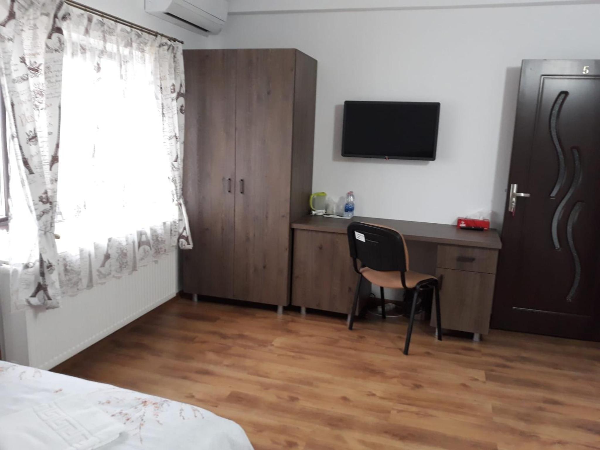 Deluxe Family Room - Photo 3