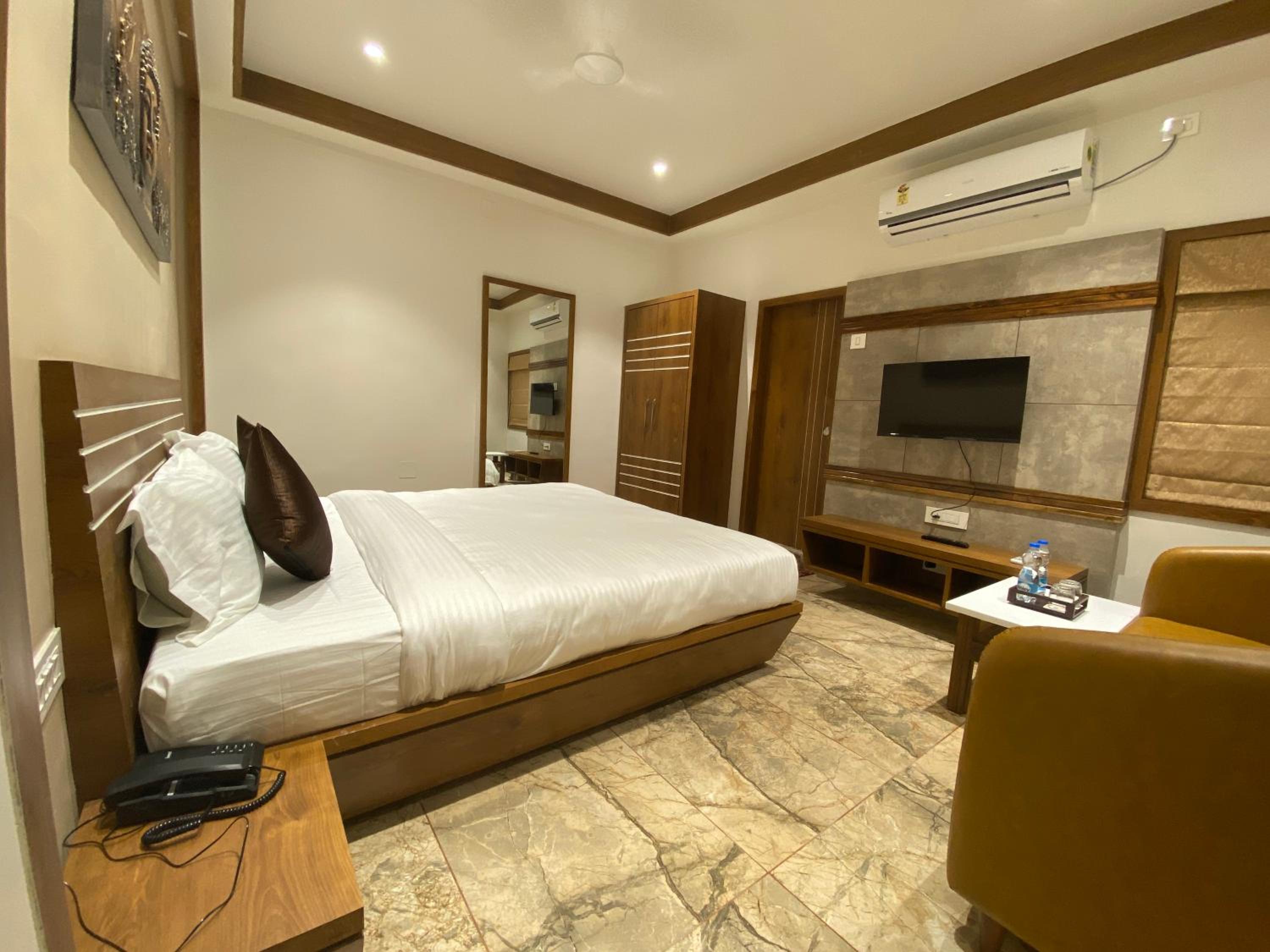 Deluxe Room - Photo 1