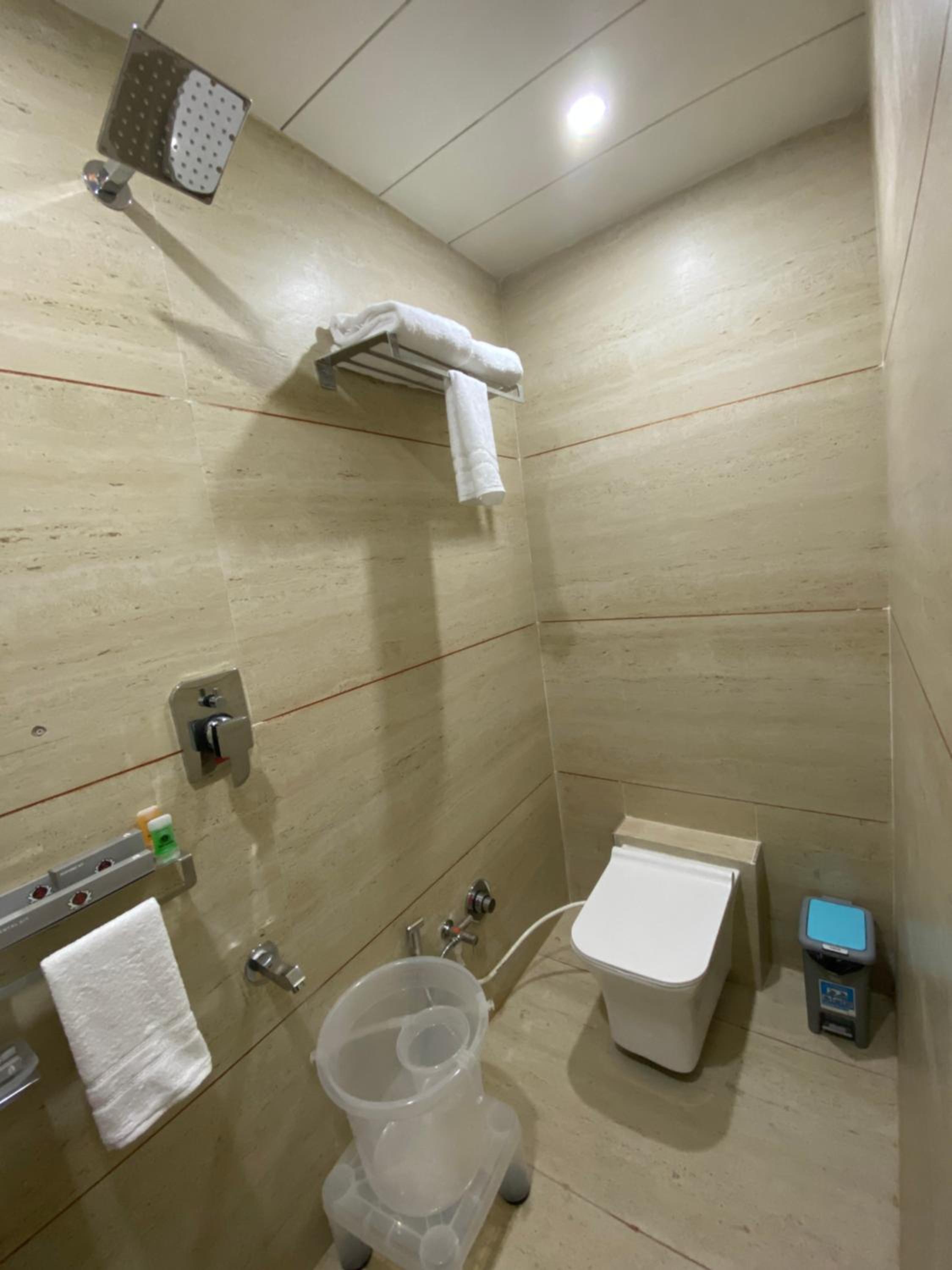 Deluxe Double Room with Balcony - Photo 3