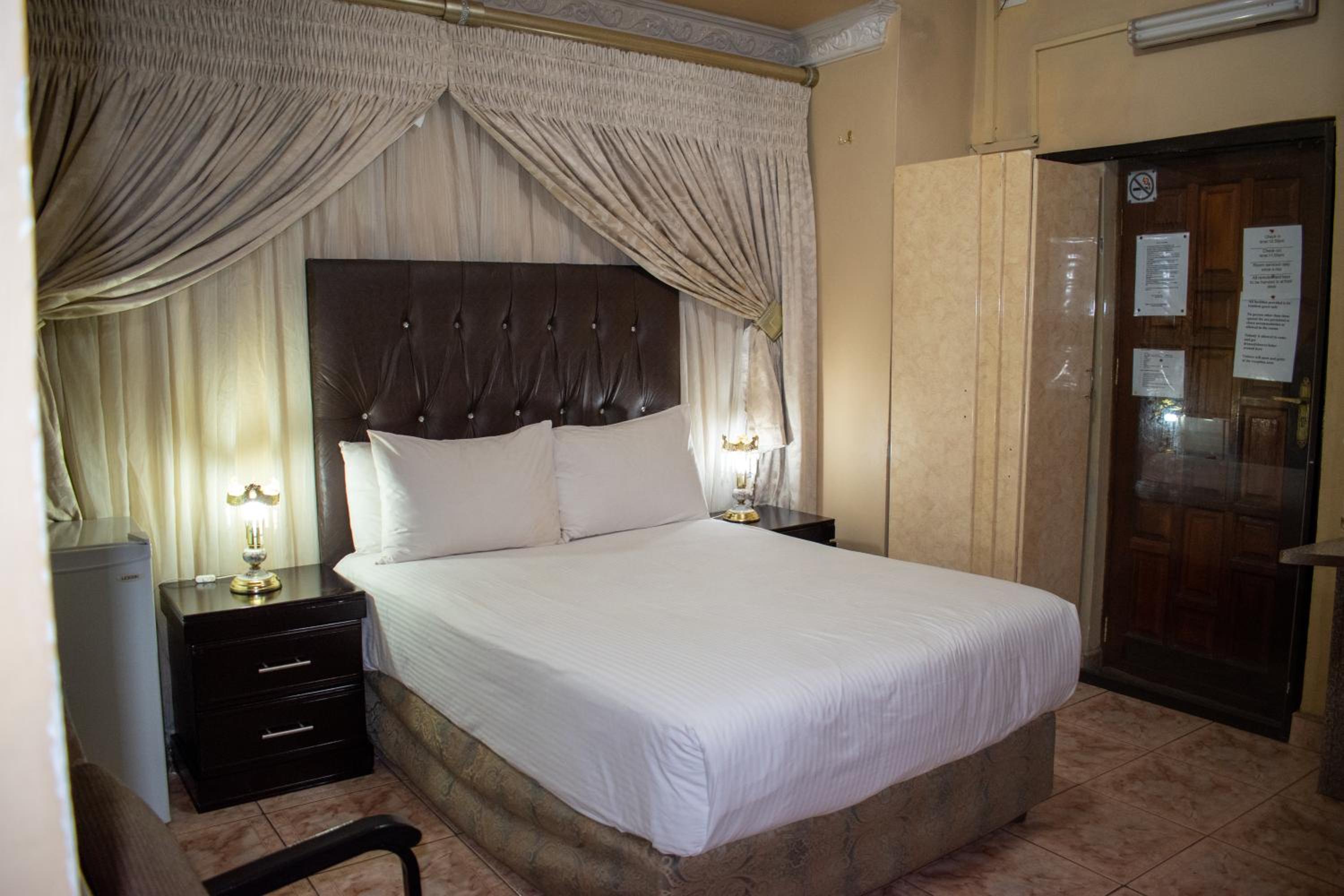 Deluxe Queen Room - Photo 1