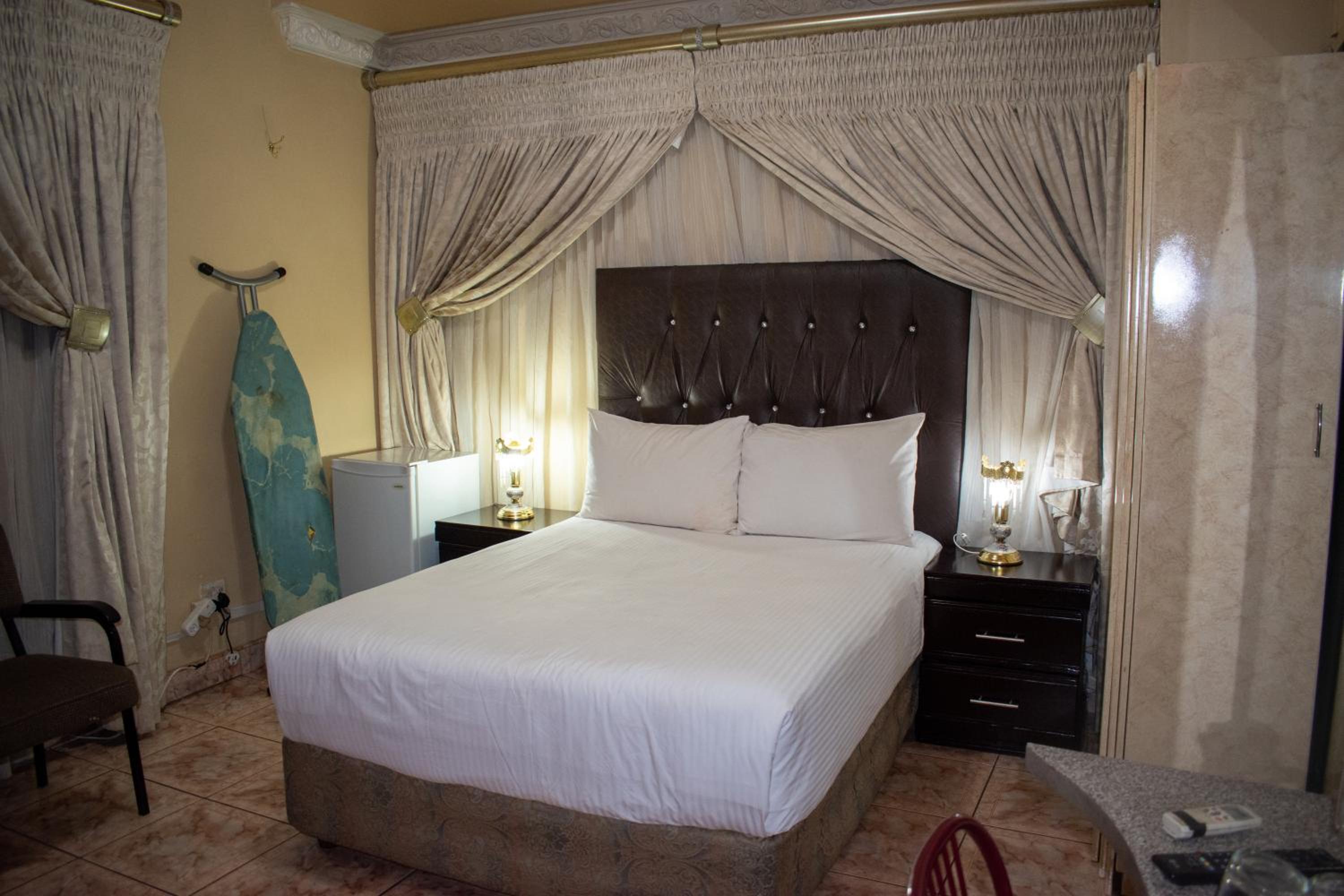 Deluxe Queen Room - Photo 3