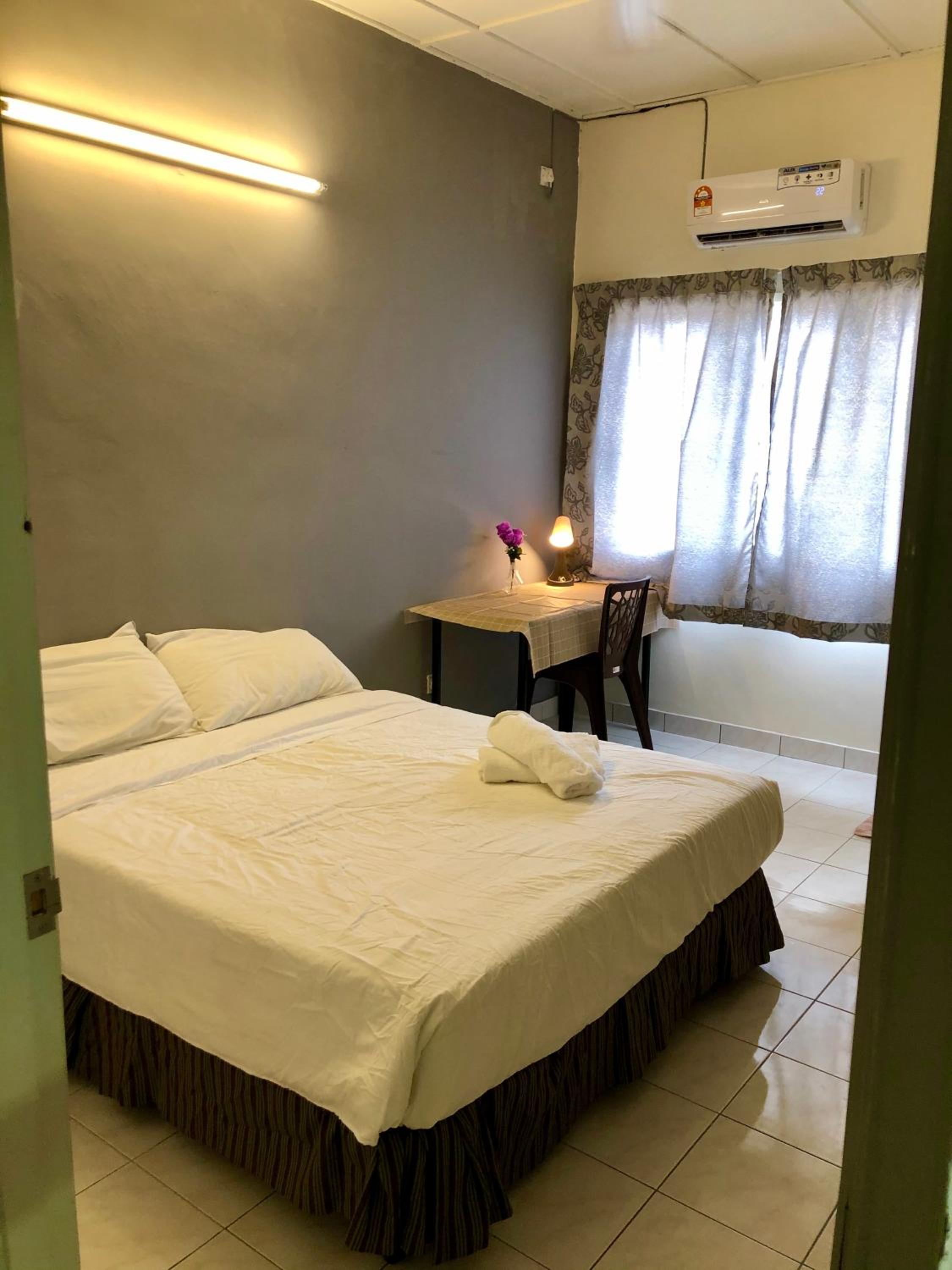 Budget Double Room - Photo 2