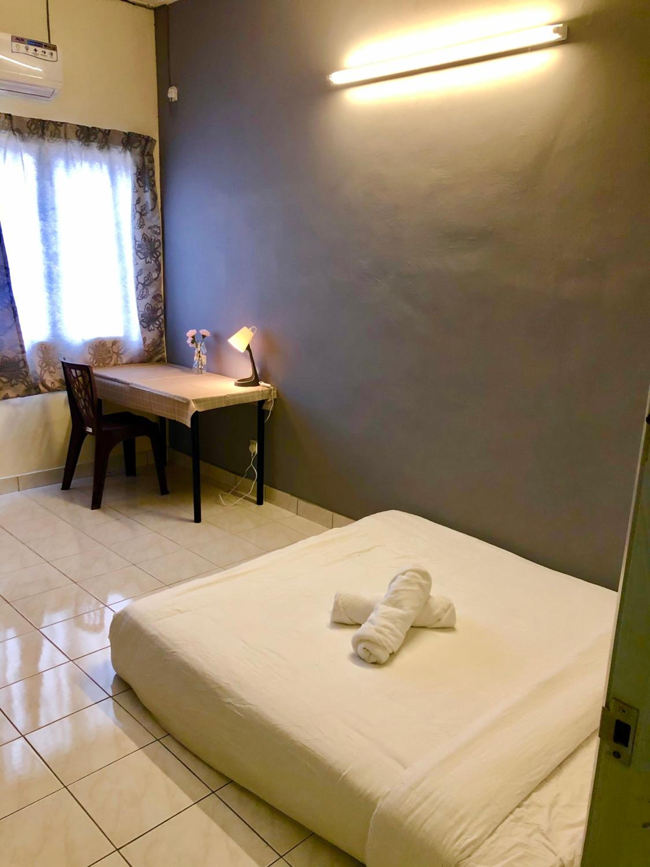 Budget Double Room - Photo 3