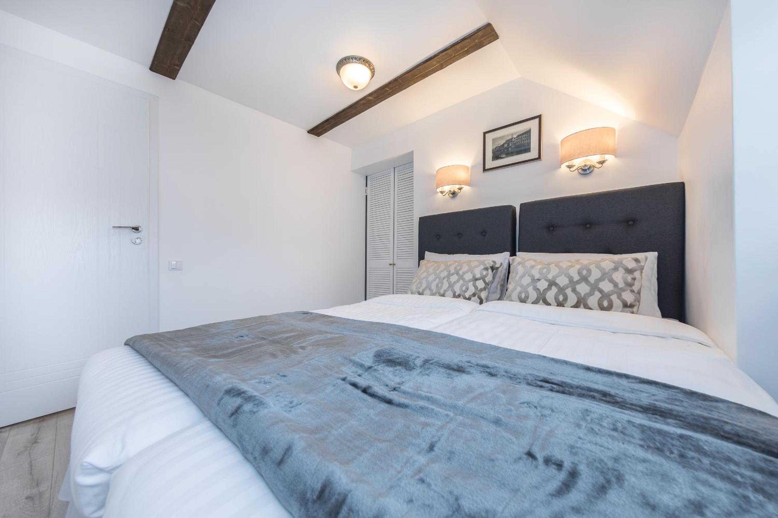 Superior One-Bedroom Apartment
