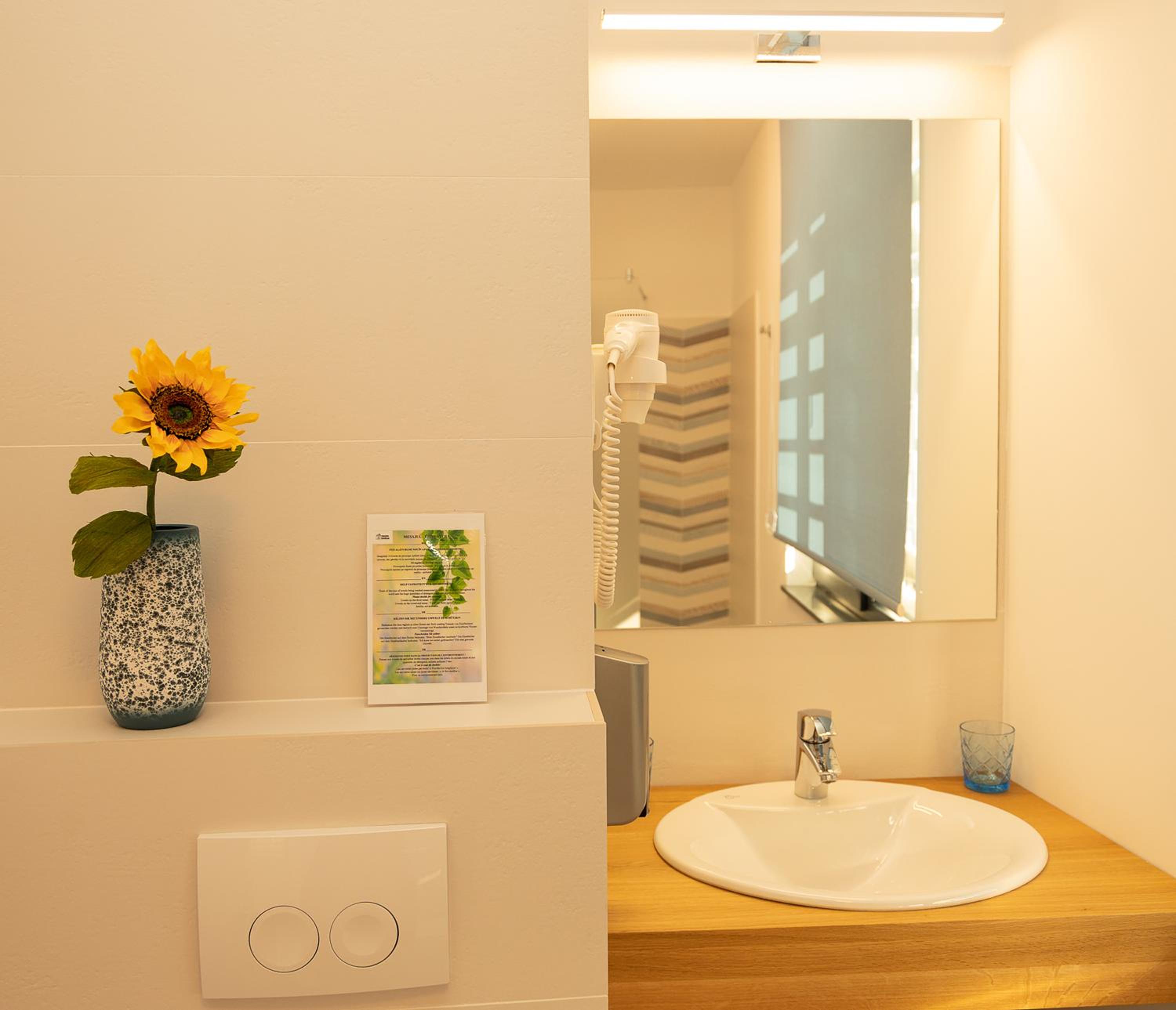 Standard Double Room - Photo 16