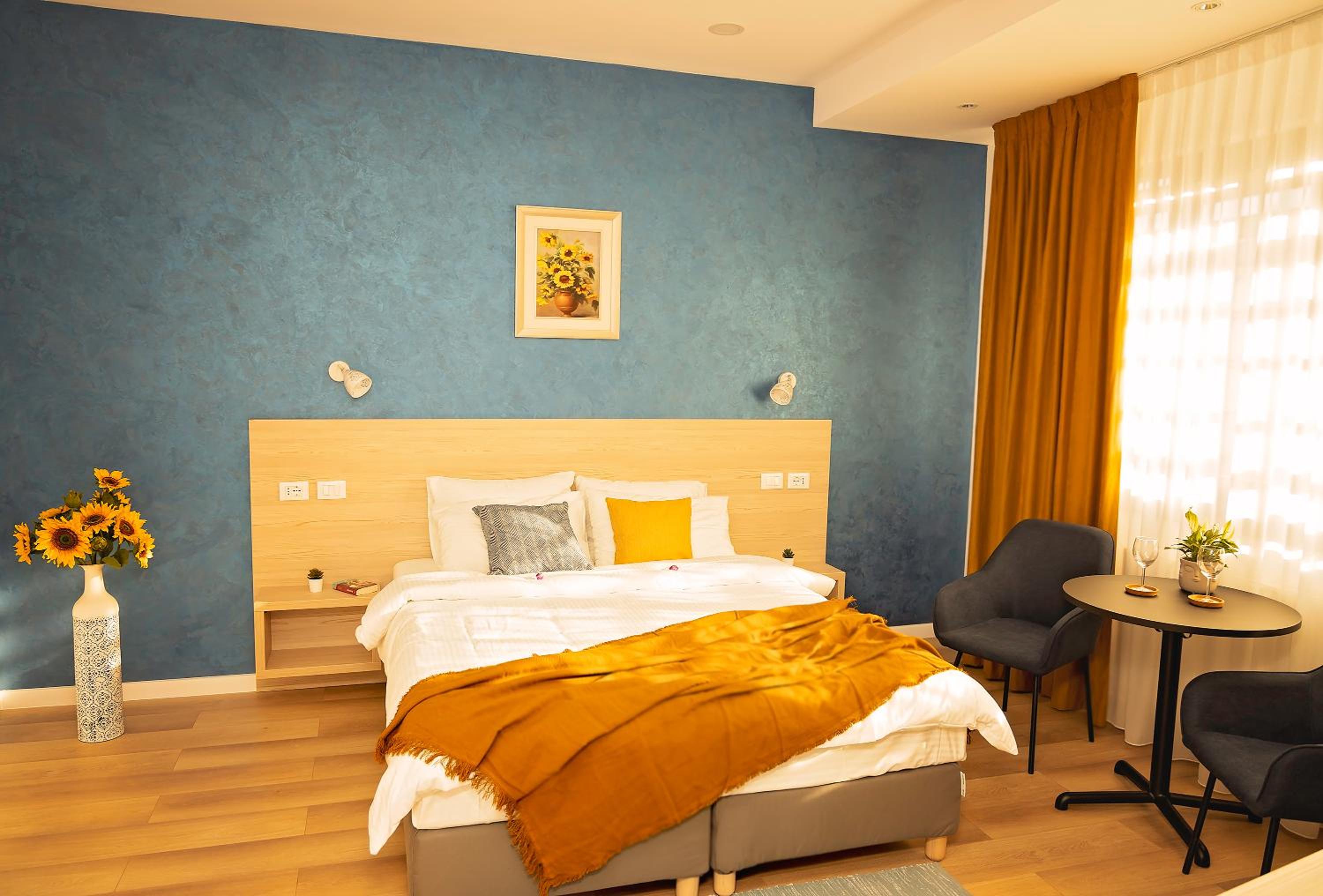Standard Double Room - Photo 12