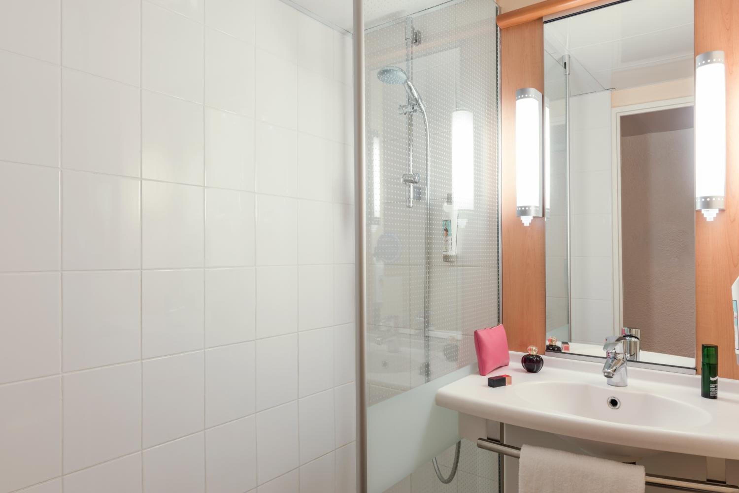 Standard Double Room - Photo 2
