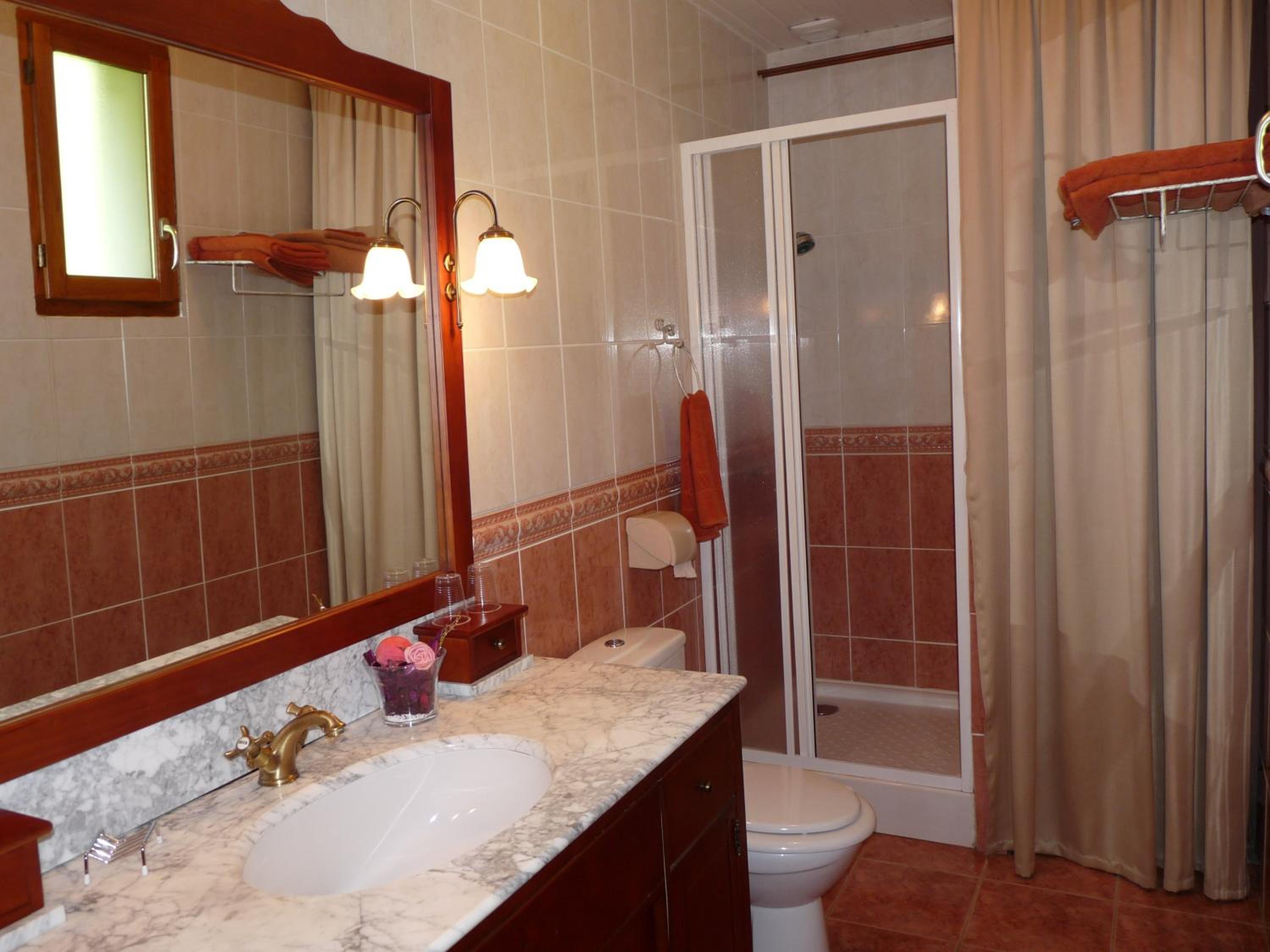 Double Room with Shower - Photo 5