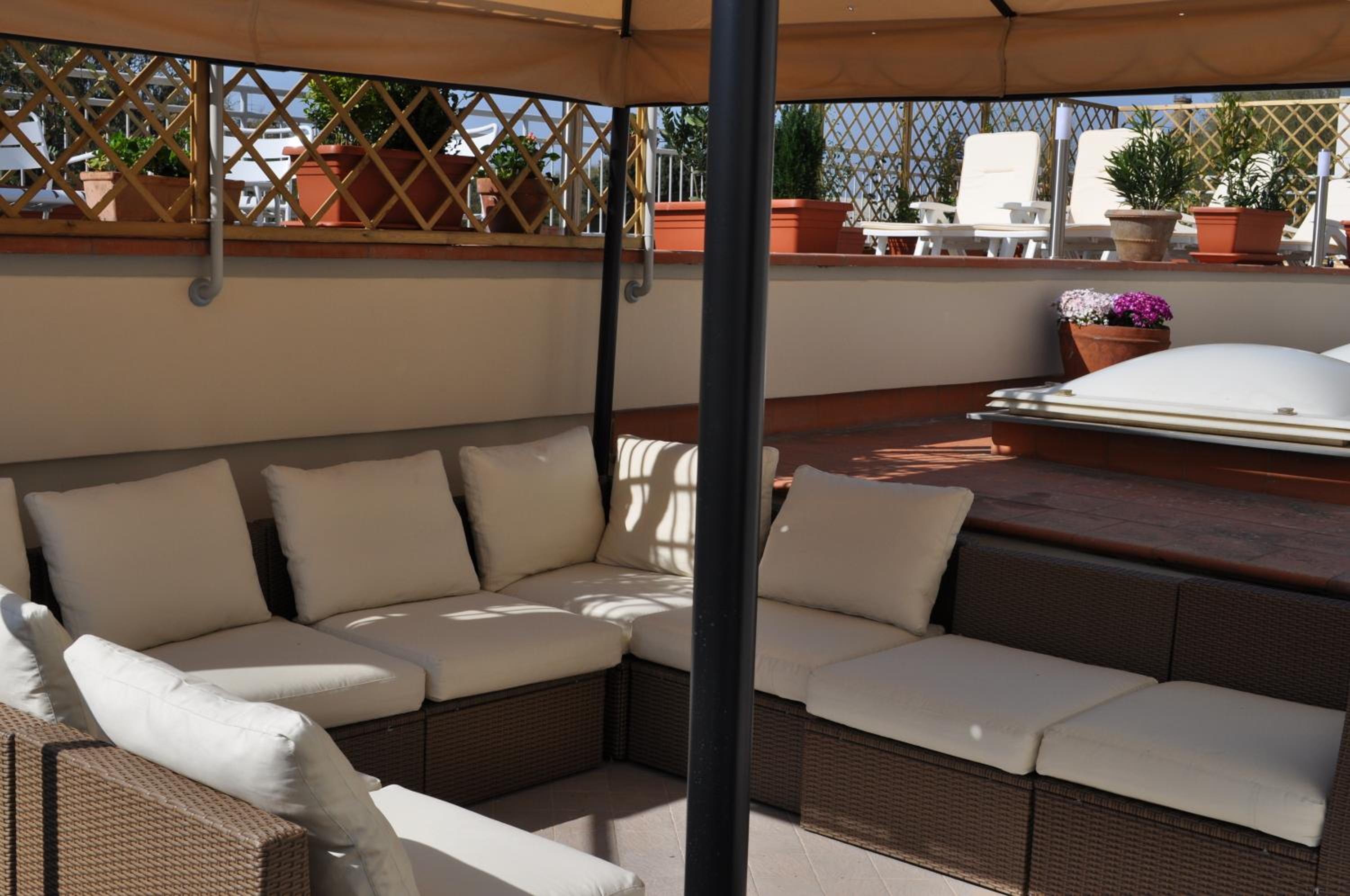 Two-Bedroom Apartment With Balcony photo 2