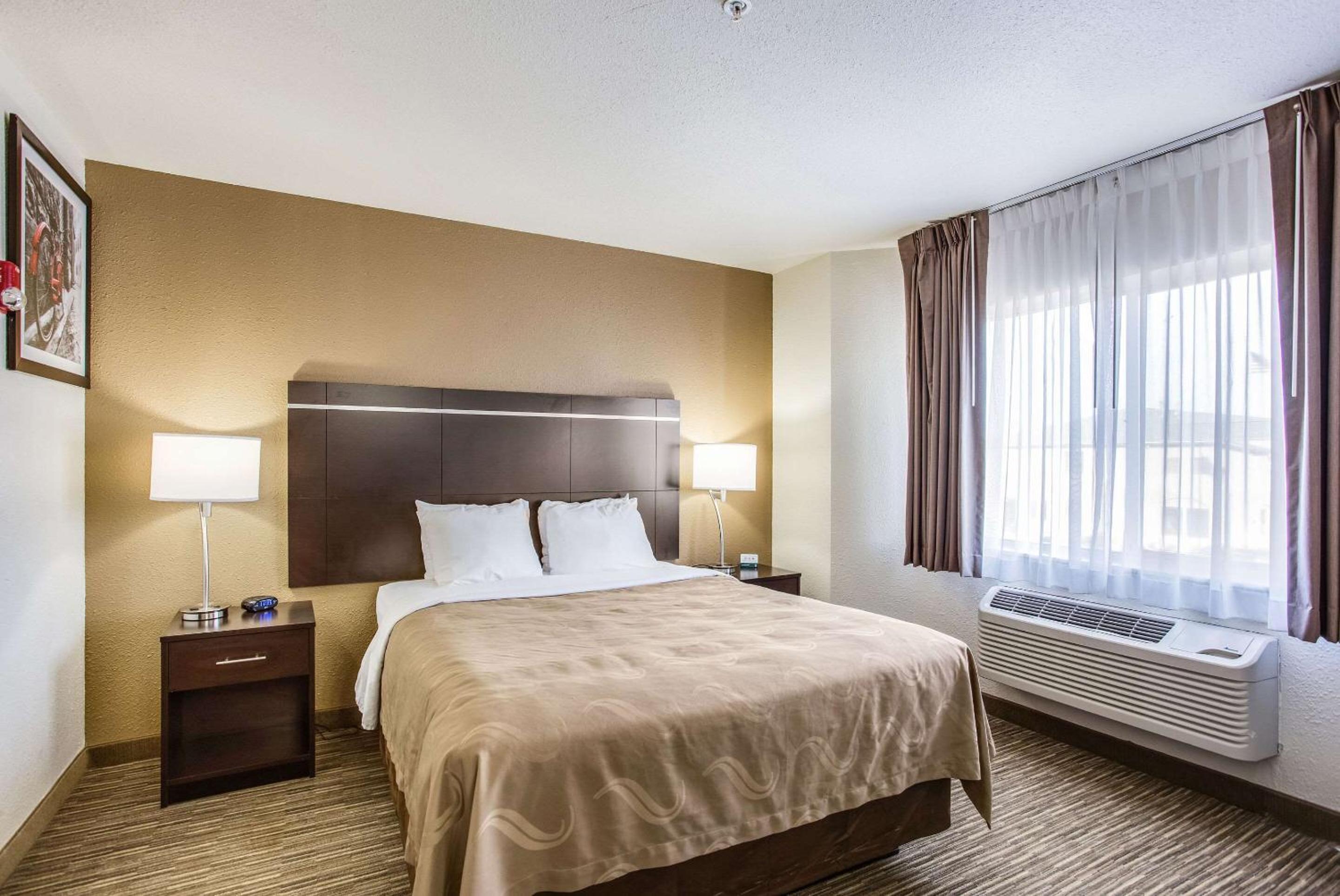 Standard Queen Room with Two Queen Beds - Non-Smoking - Photo 1