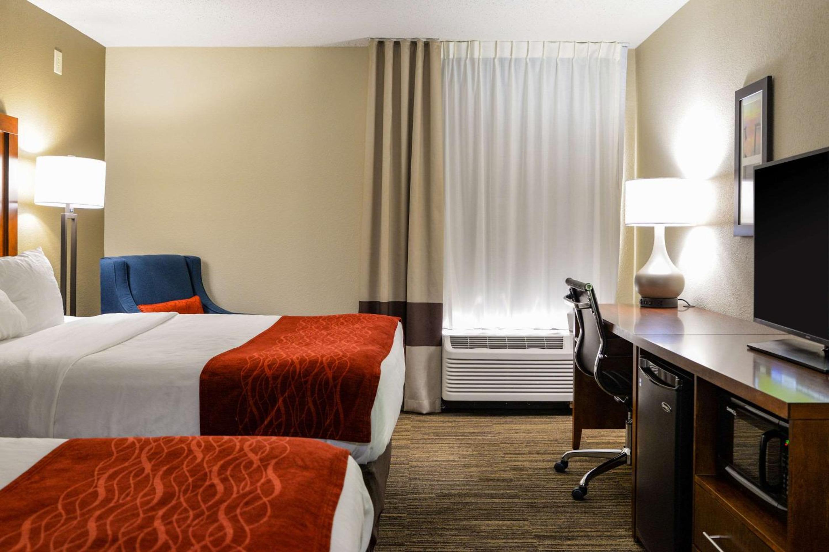 Superior Queen Room with Two Queen Beds - Non-Smoking - Photo 3