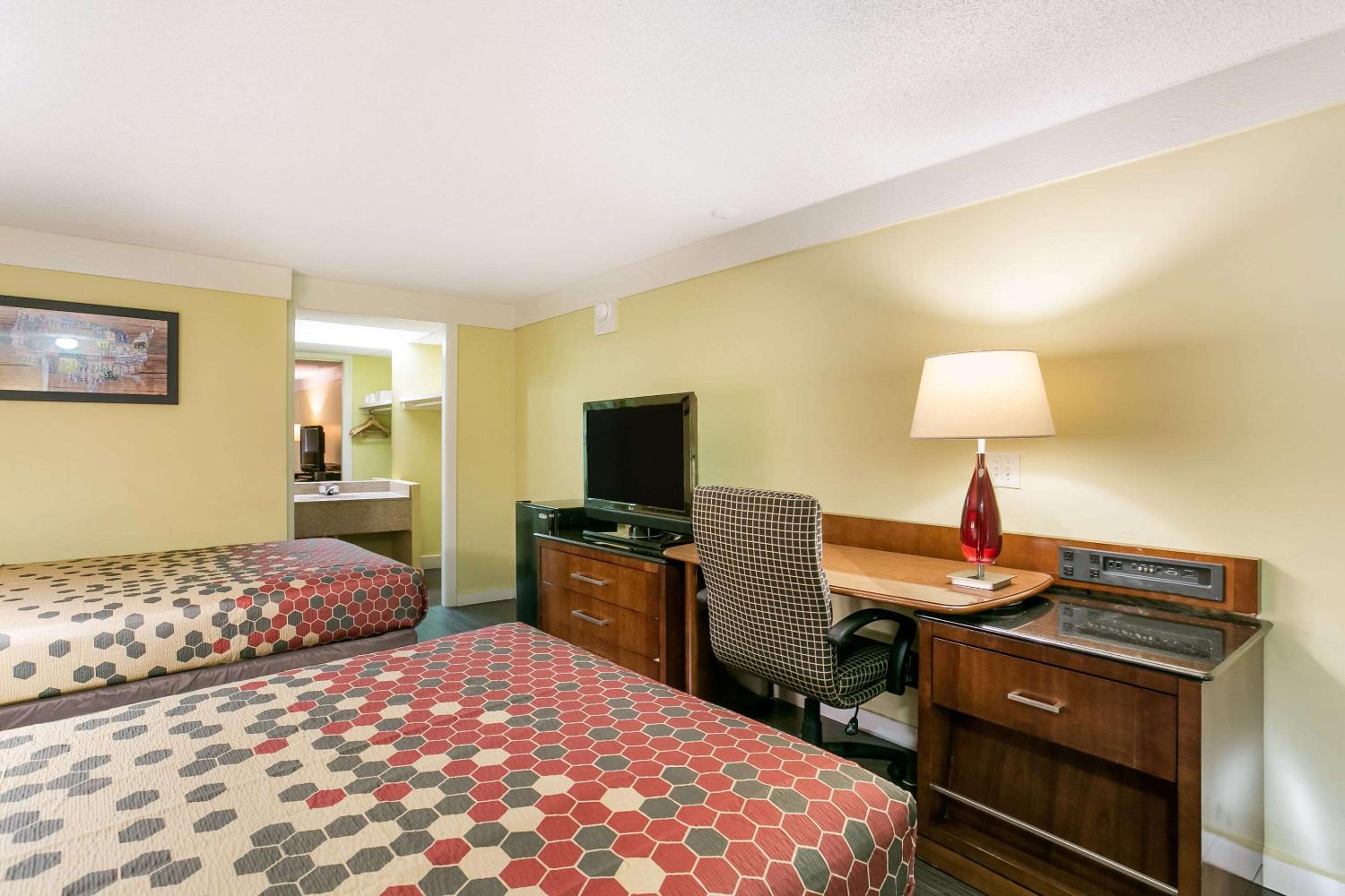 Double Room with Two Double Beds - Non-Smoking - Photo 1
