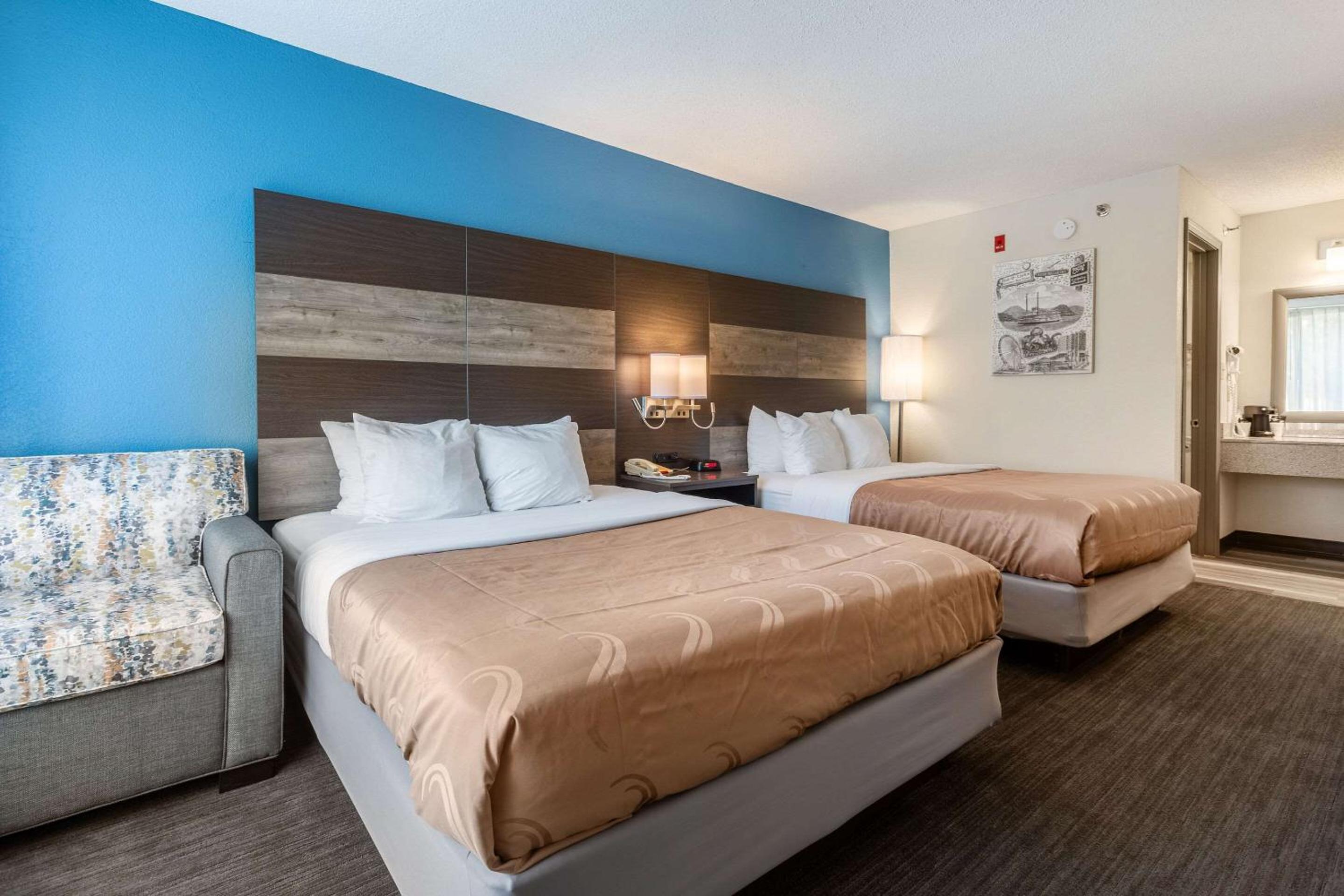 Queen Room with Two Queen Beds on Top Floor - No Elevator Access