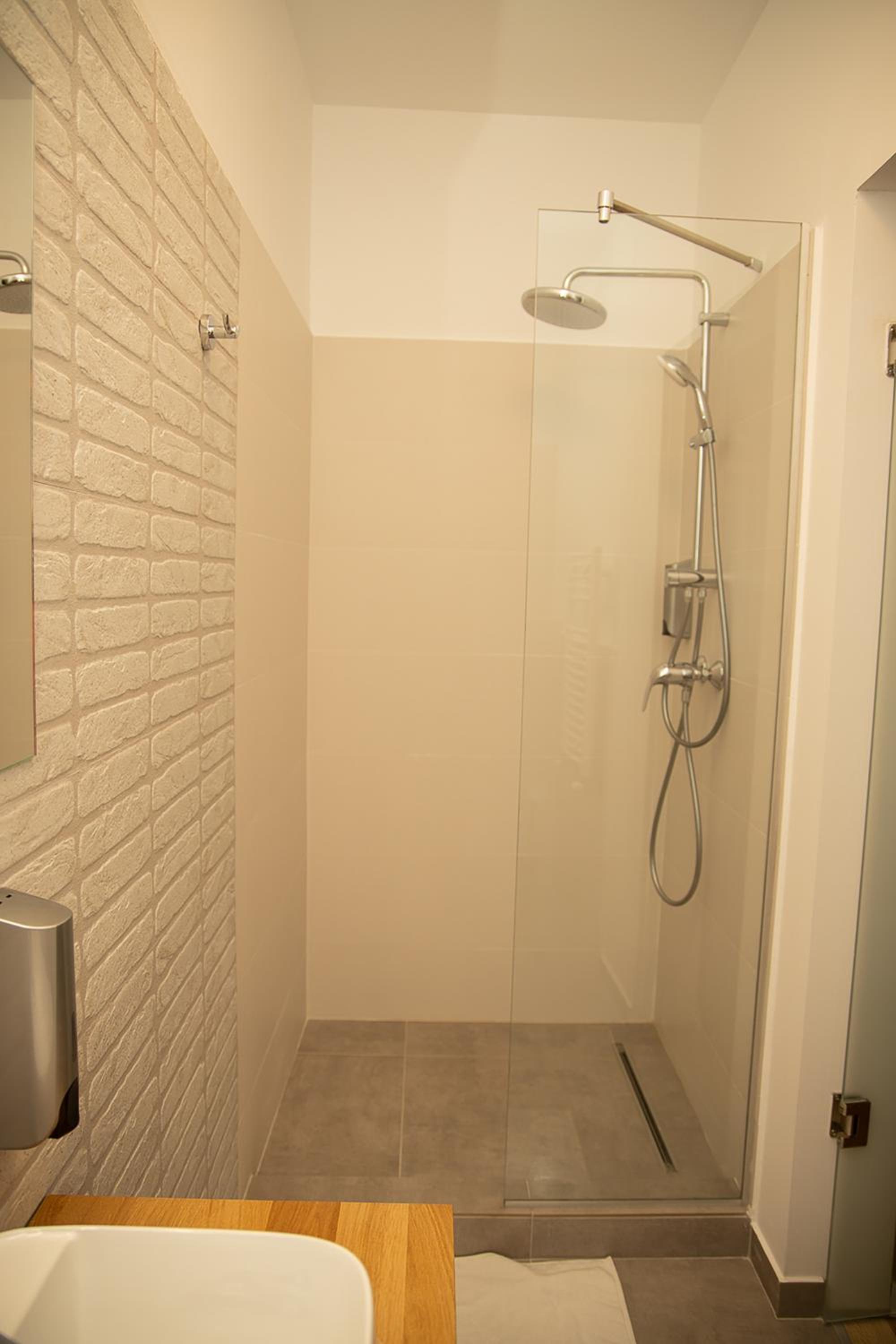 Standard Double Room - Photo 15