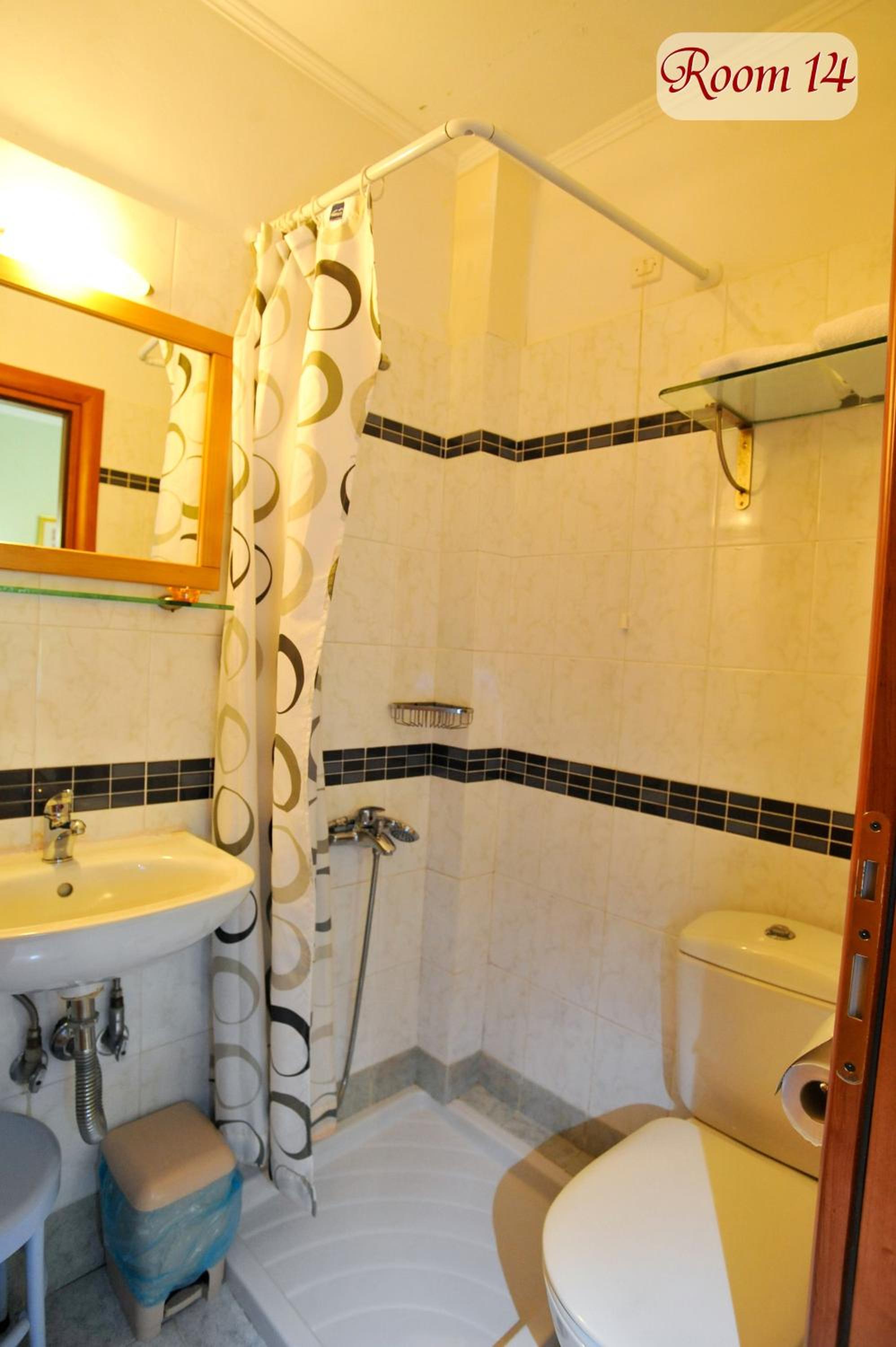 Standard Single Room with Shower photo 3